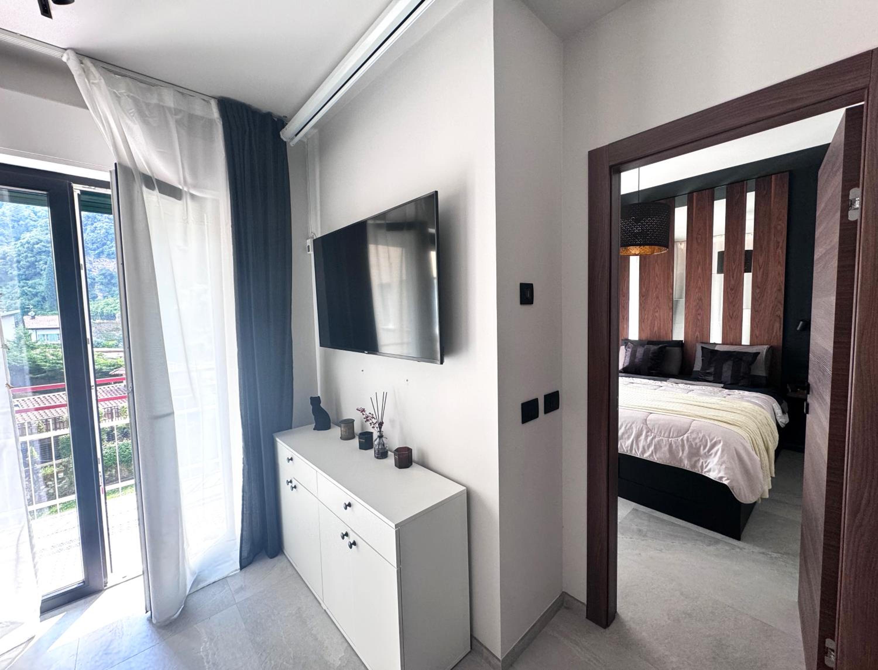 Two-Bedroom Apartment with Mountain View photo 2