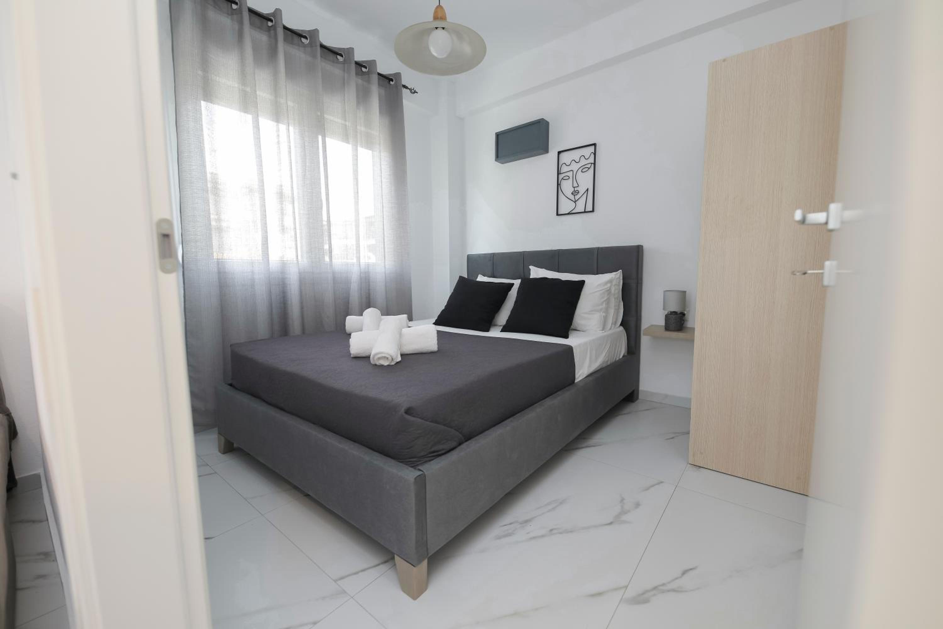 One-Bedroom Apartment photo 1