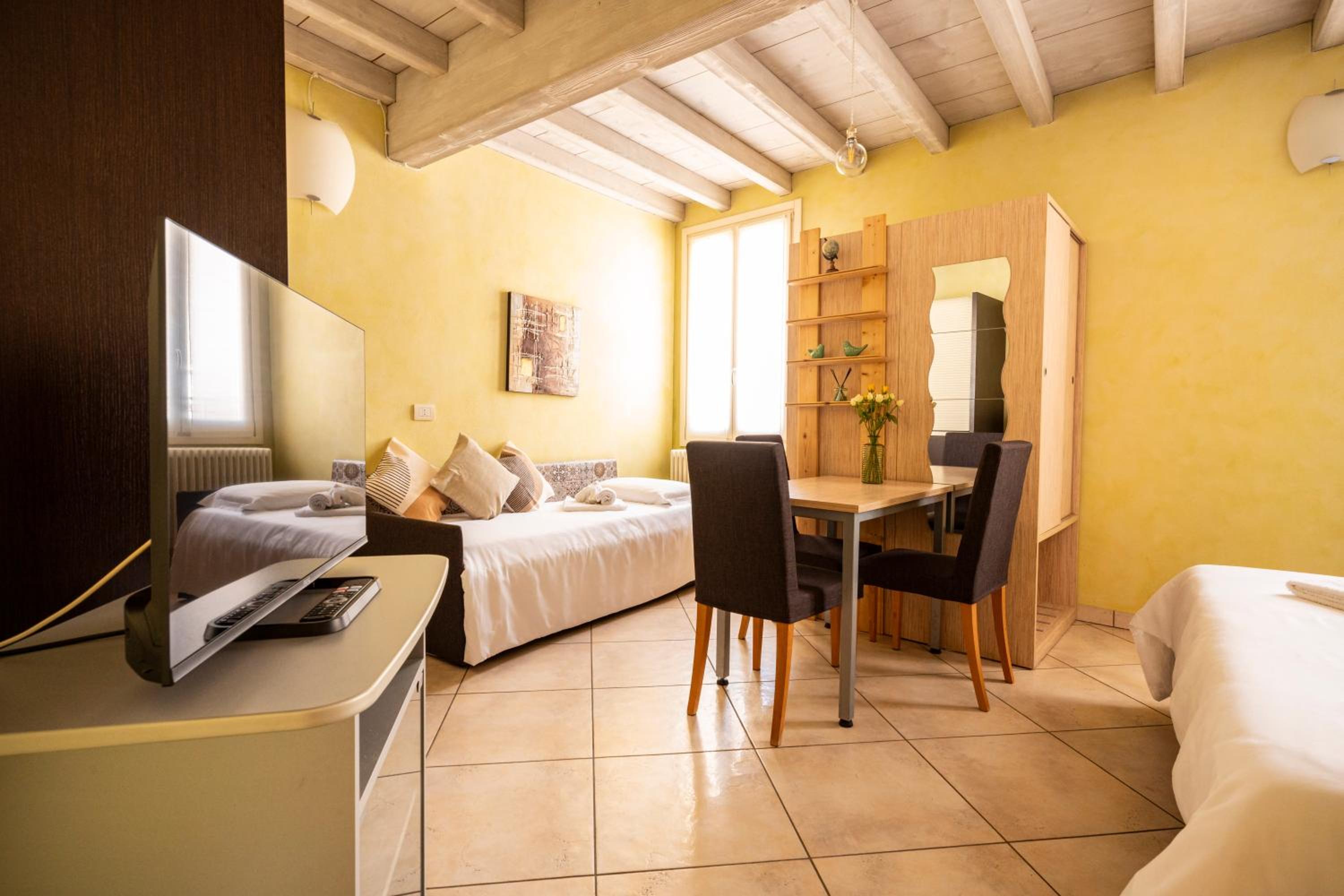 Classic Triple Room - Photo 8