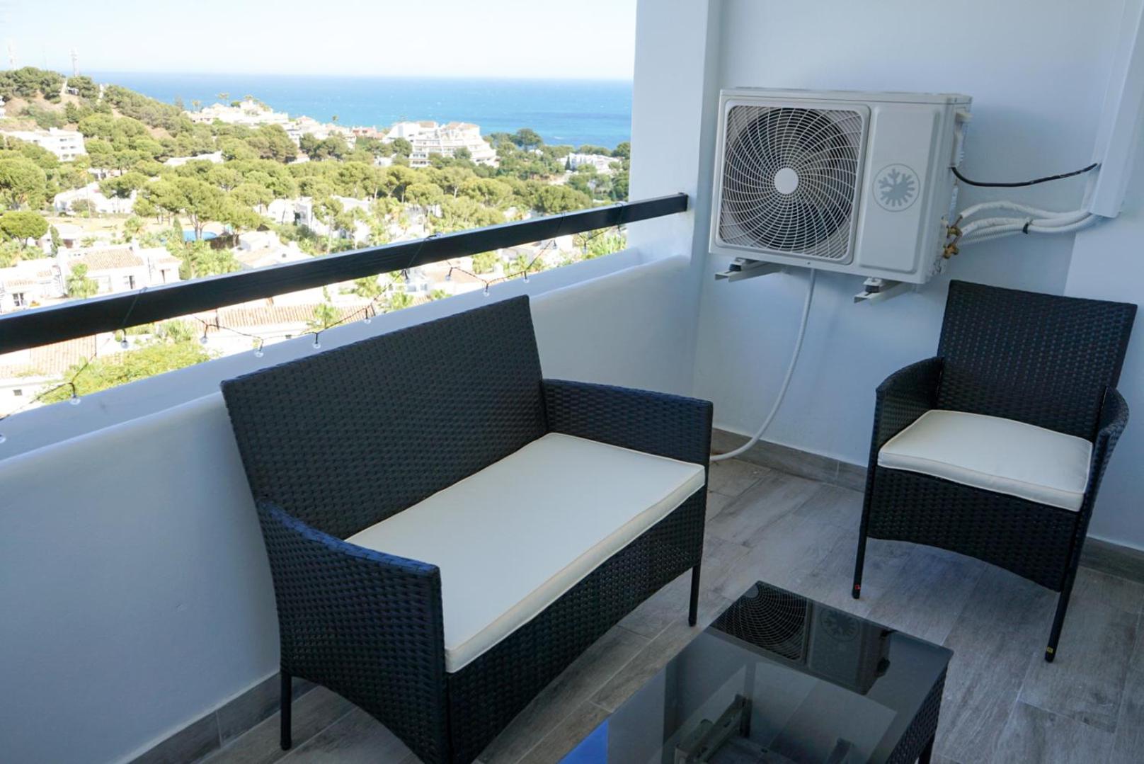 Two-Bedroom Apartment with Balcony and Sea View photo 3