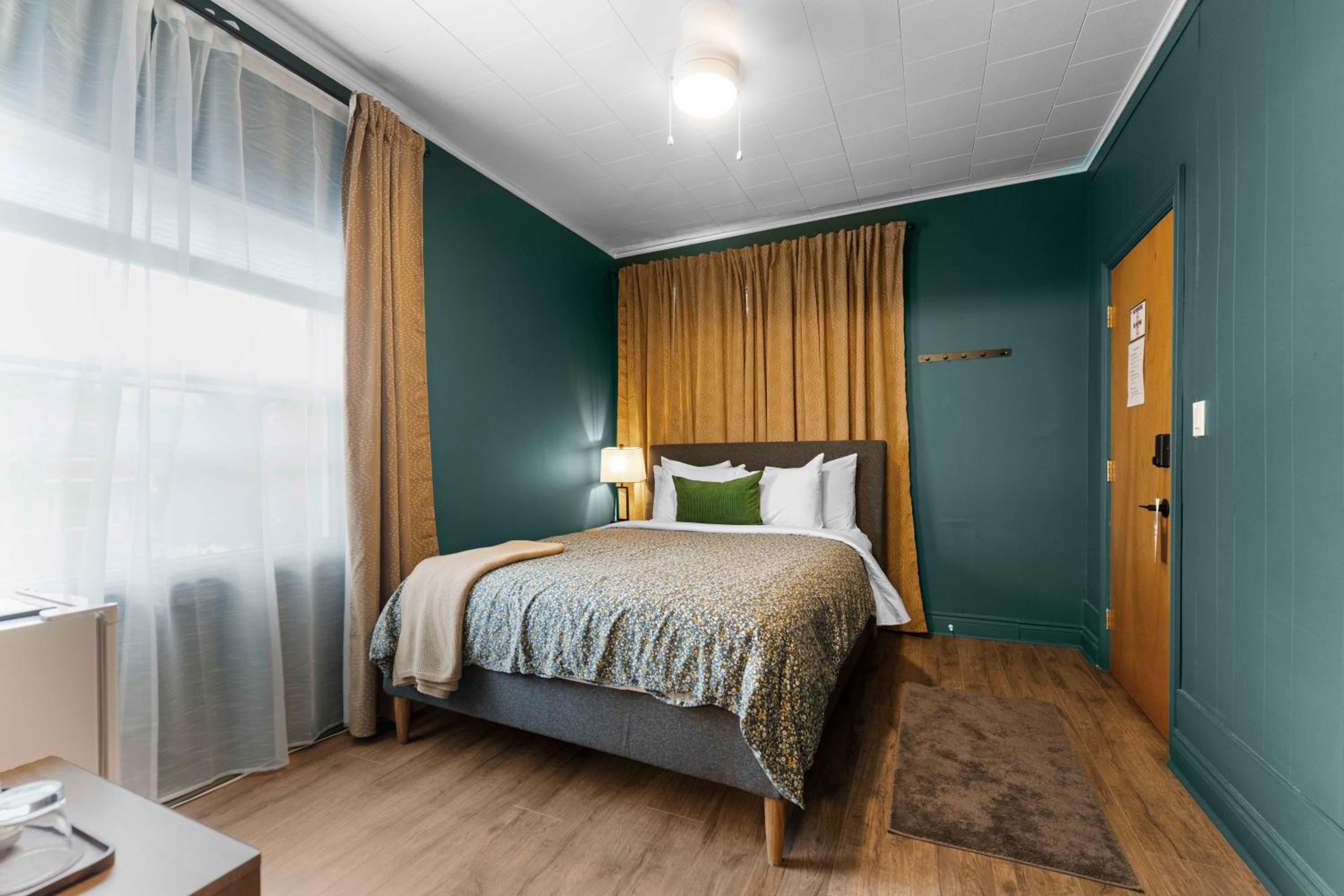 Standard Queen Room photo 1