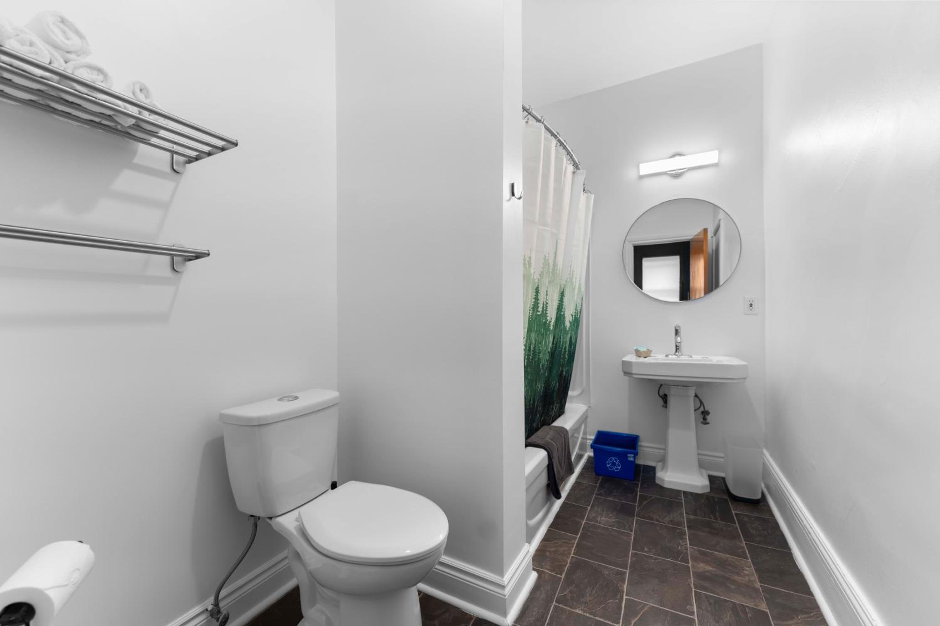 Family Room with Private Bathroom photo 3
