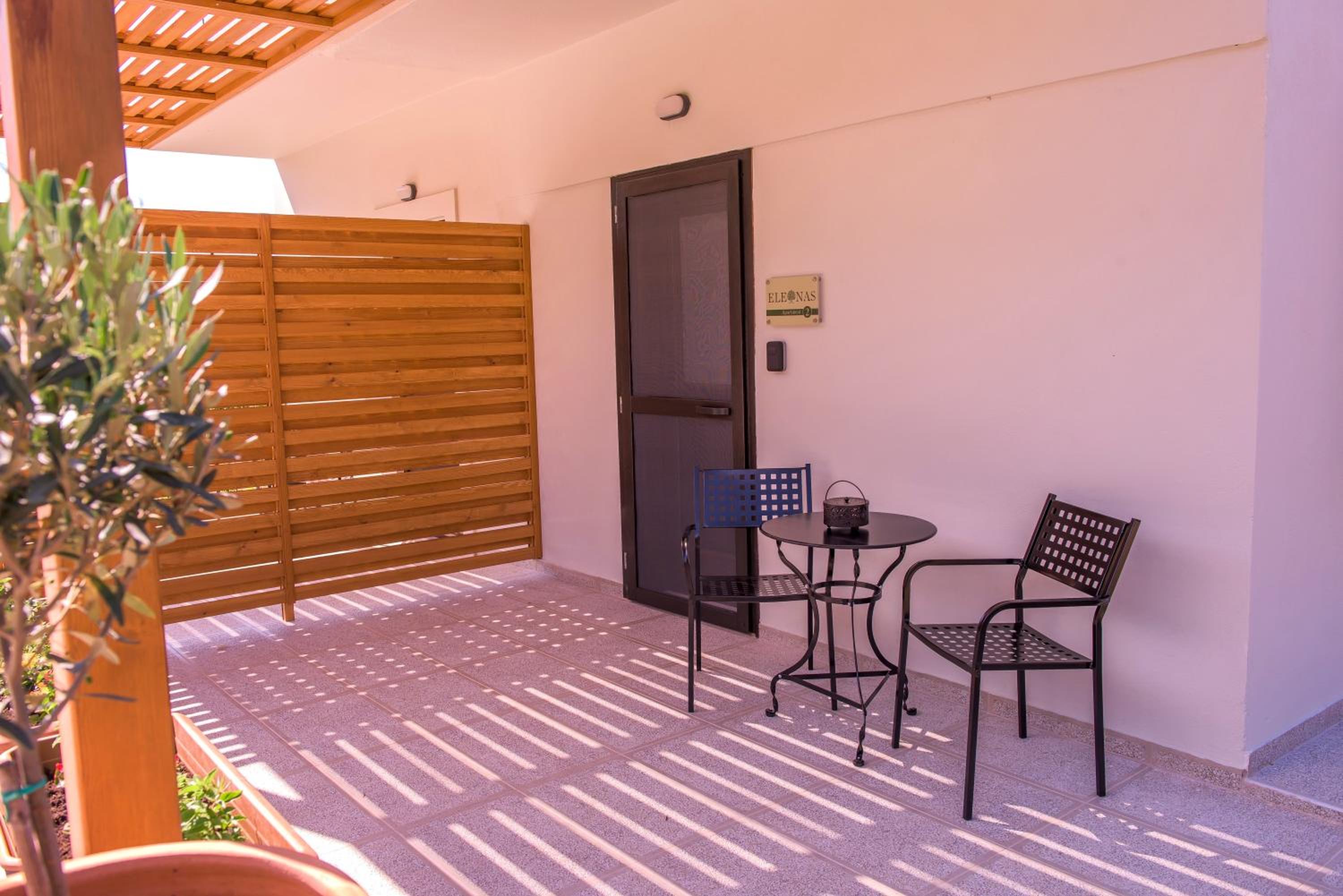 One-Bedroom House photo 2