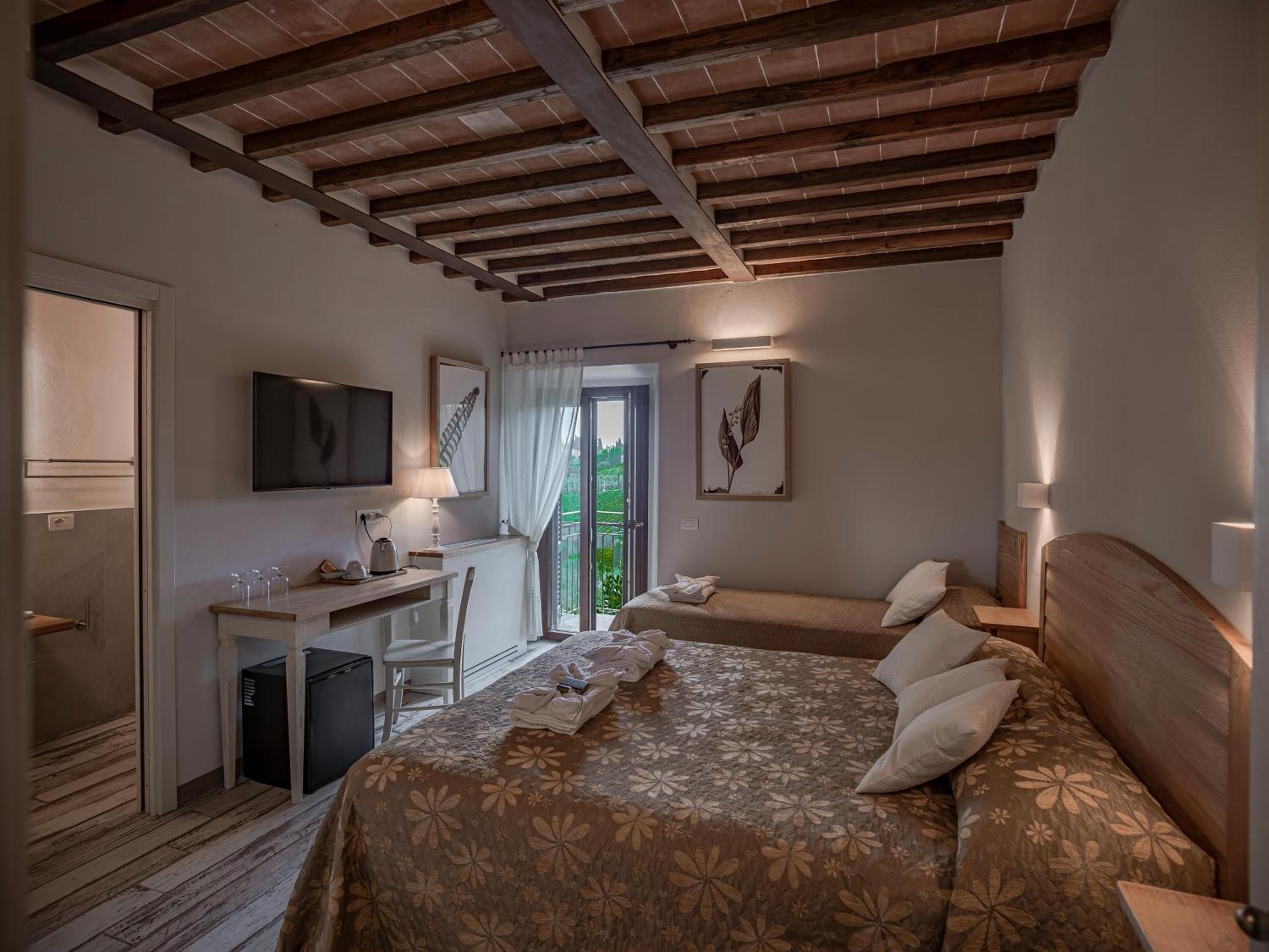 Deluxe Triple Room - Photo 10