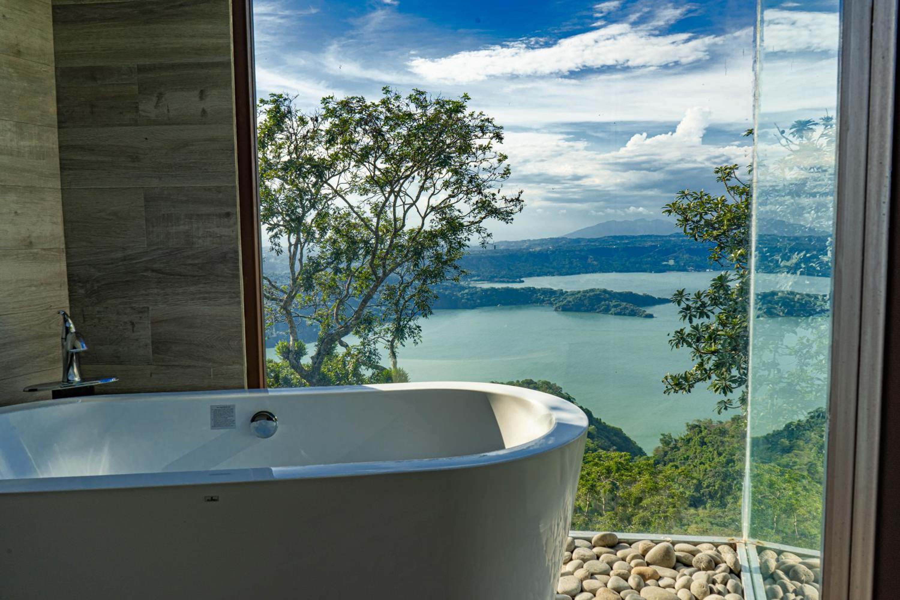 Deluxe Double Room with Bath photo 3