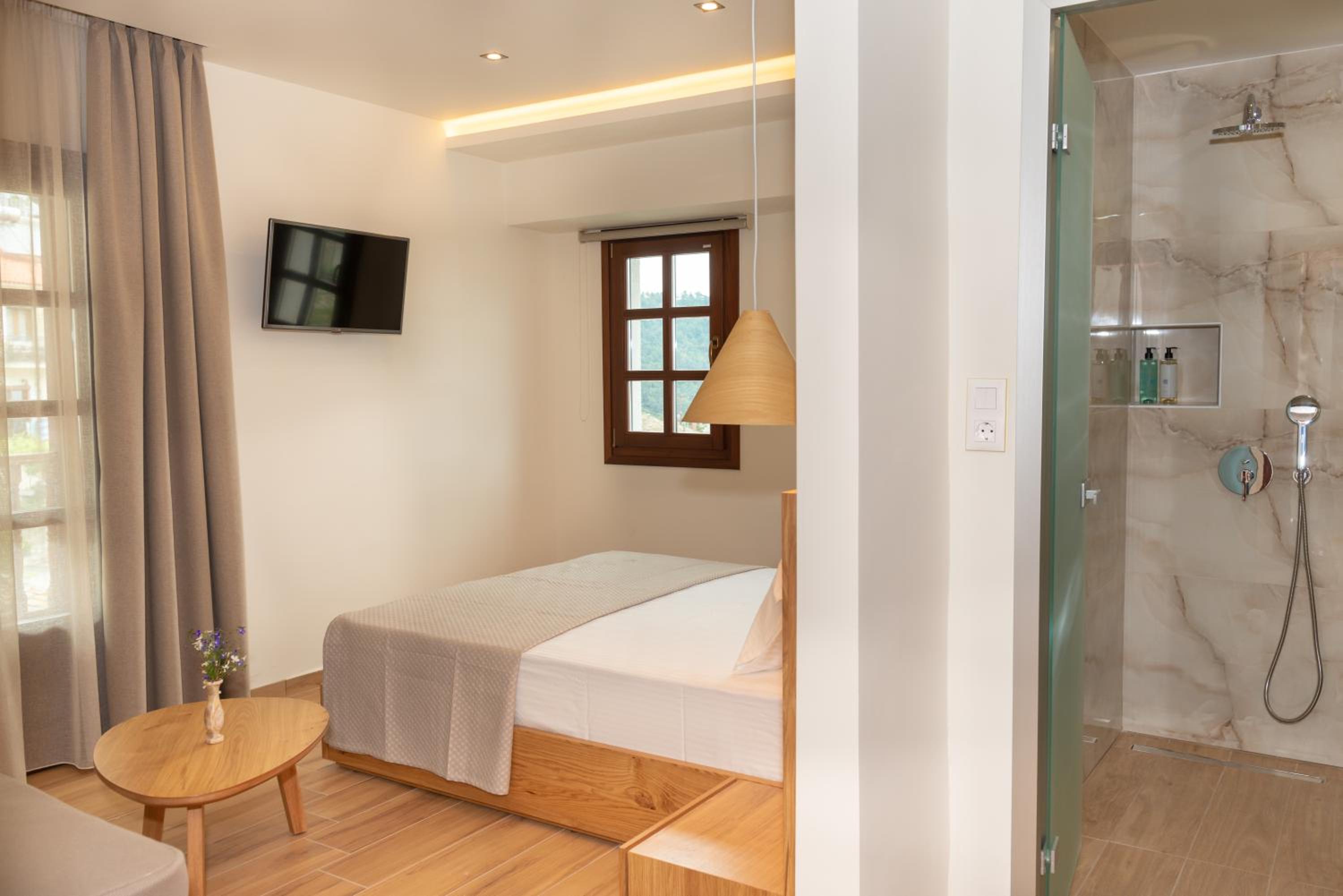 Deluxe Triple Room with Sea View