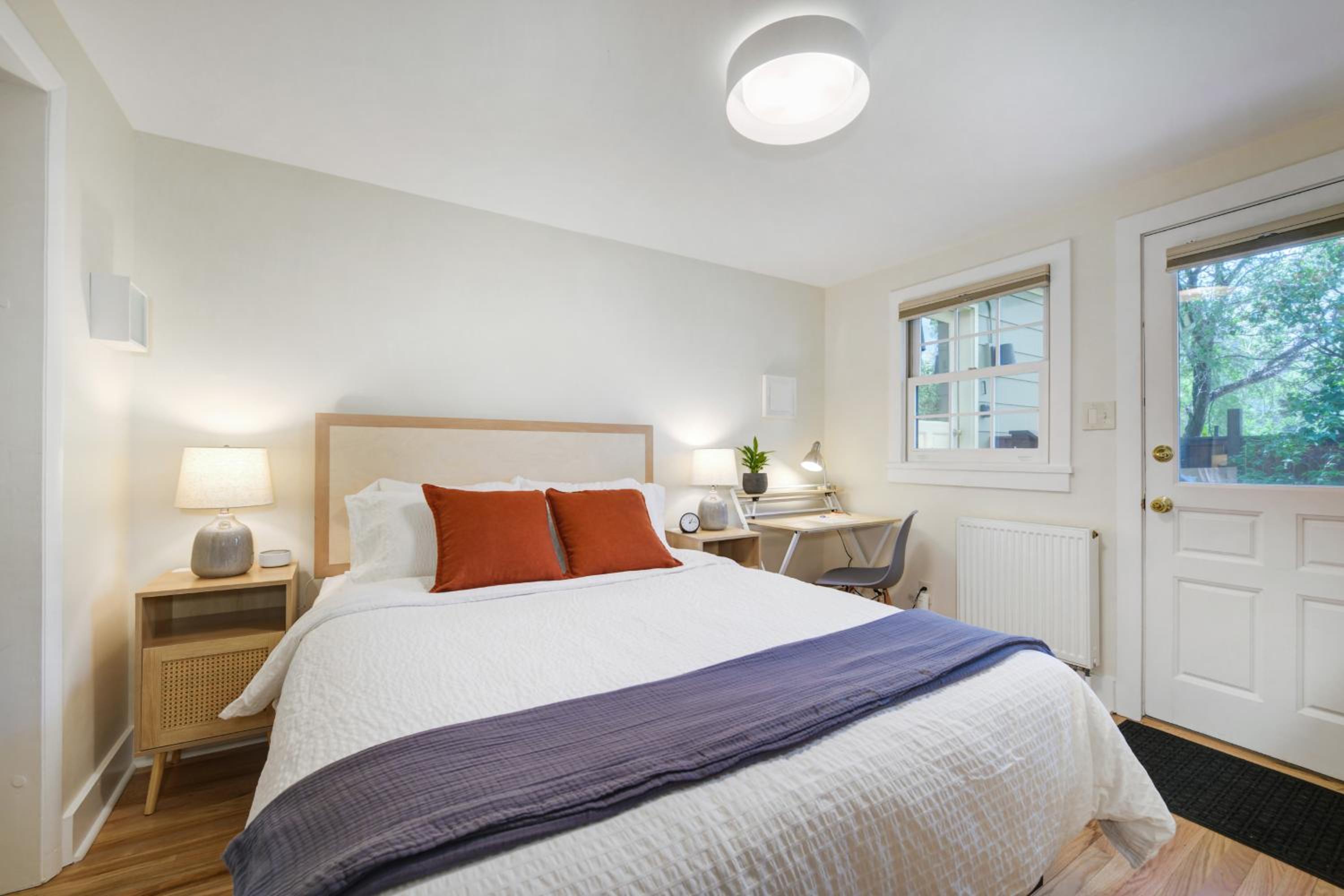 Standard Queen Room