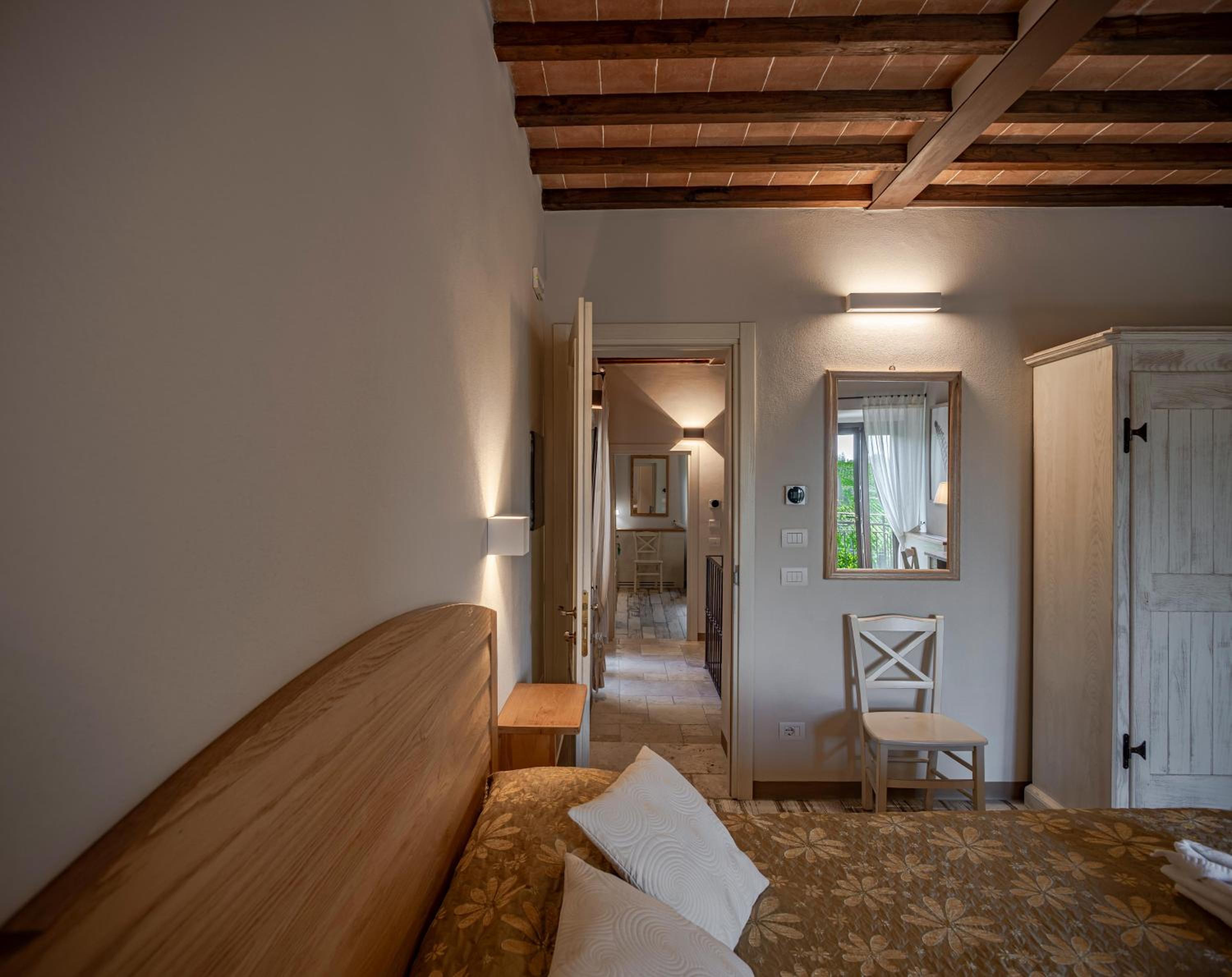 Deluxe Triple Room - Photo 9