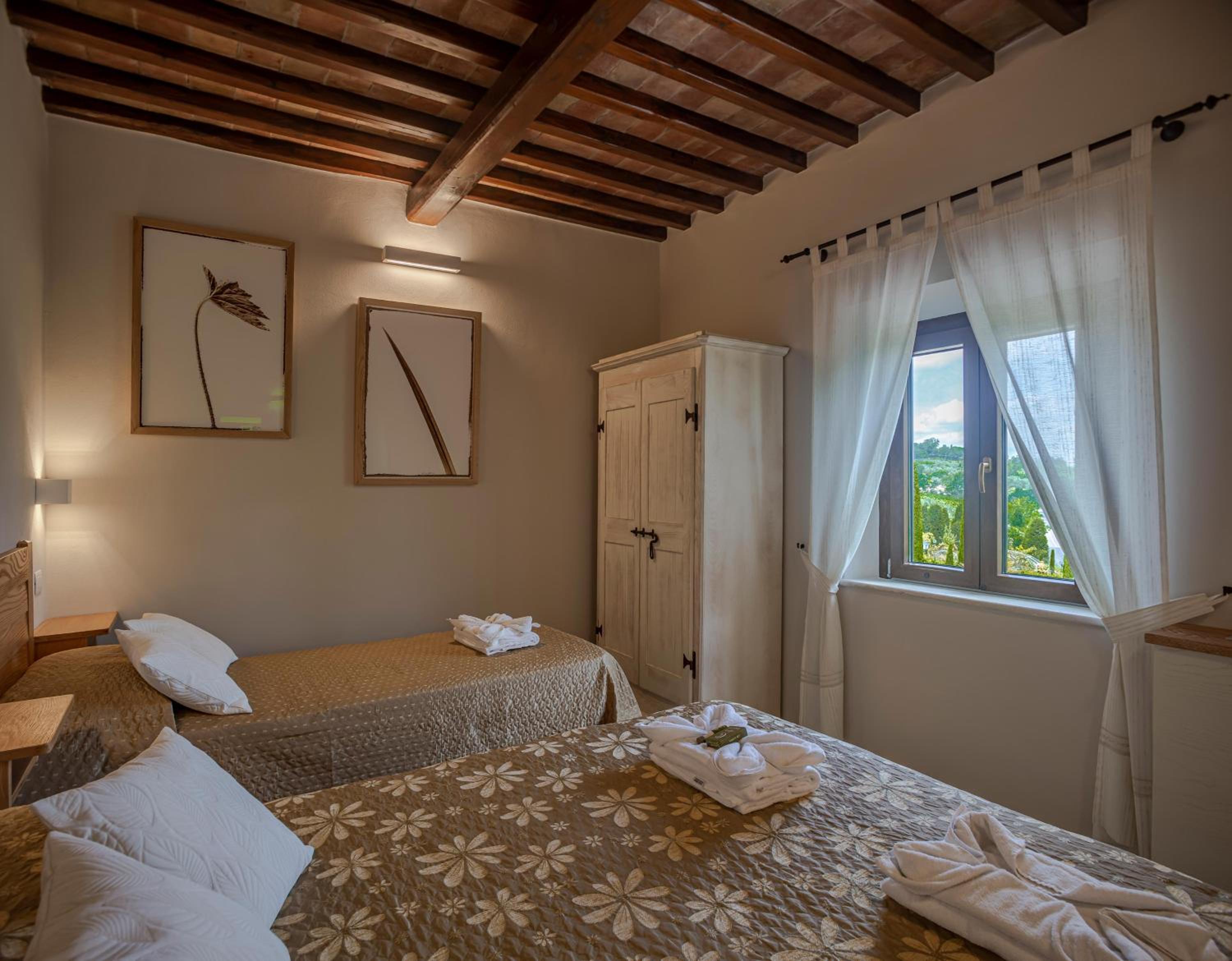Deluxe Triple Room - Photo 12