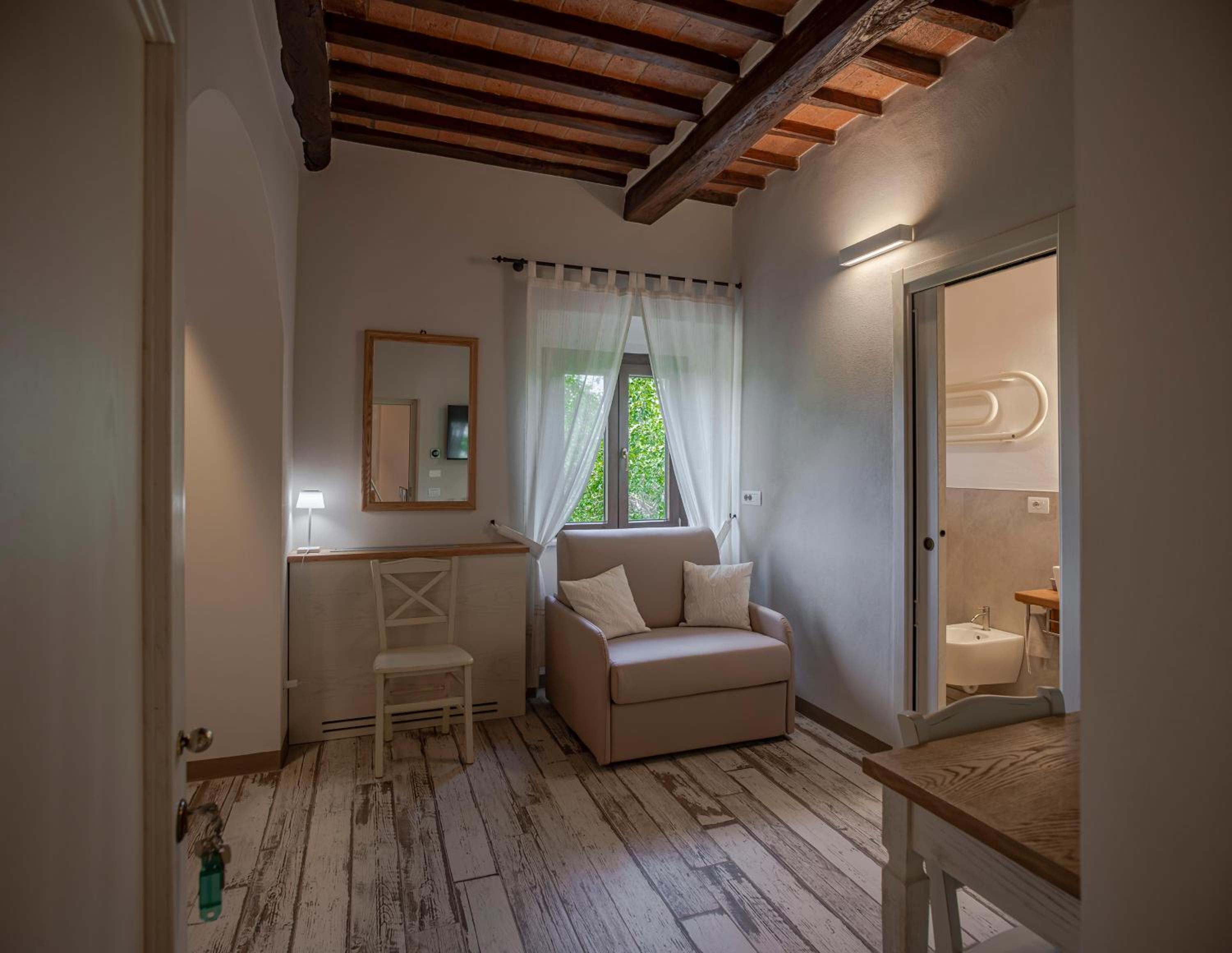 Deluxe Triple Room - Photo 16