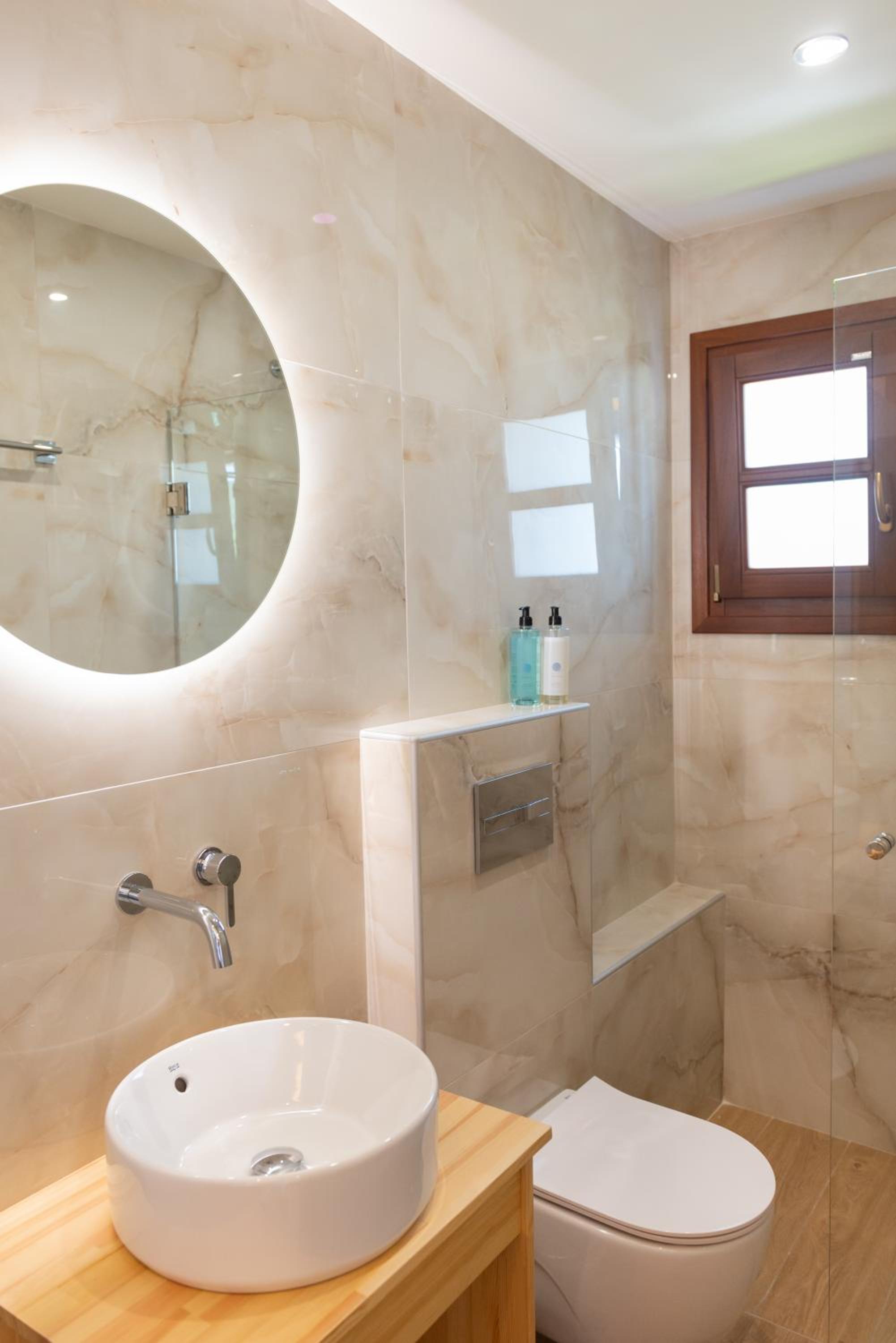 Deluxe Double Room - Photo 13