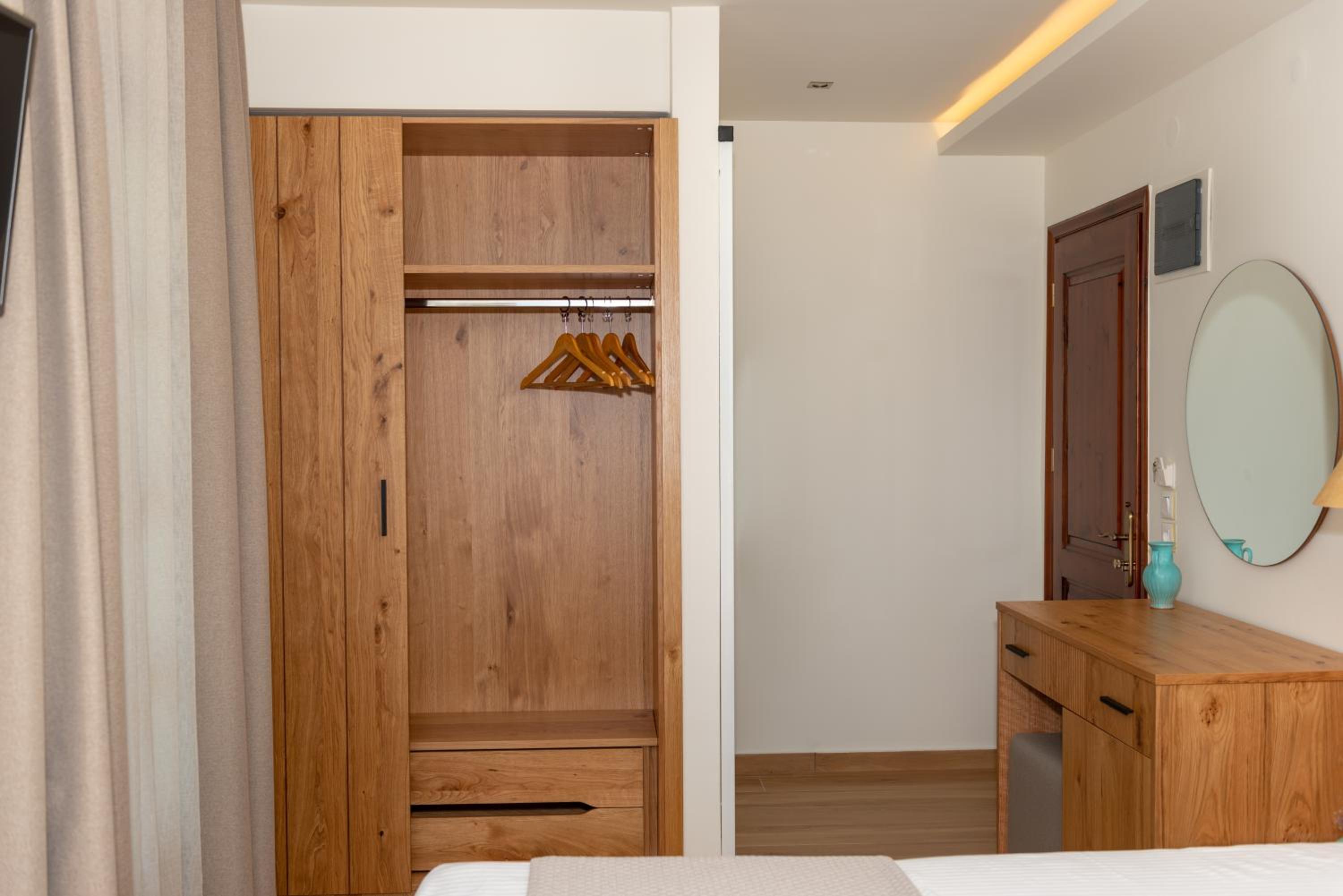 Deluxe Double Room - Photo 18