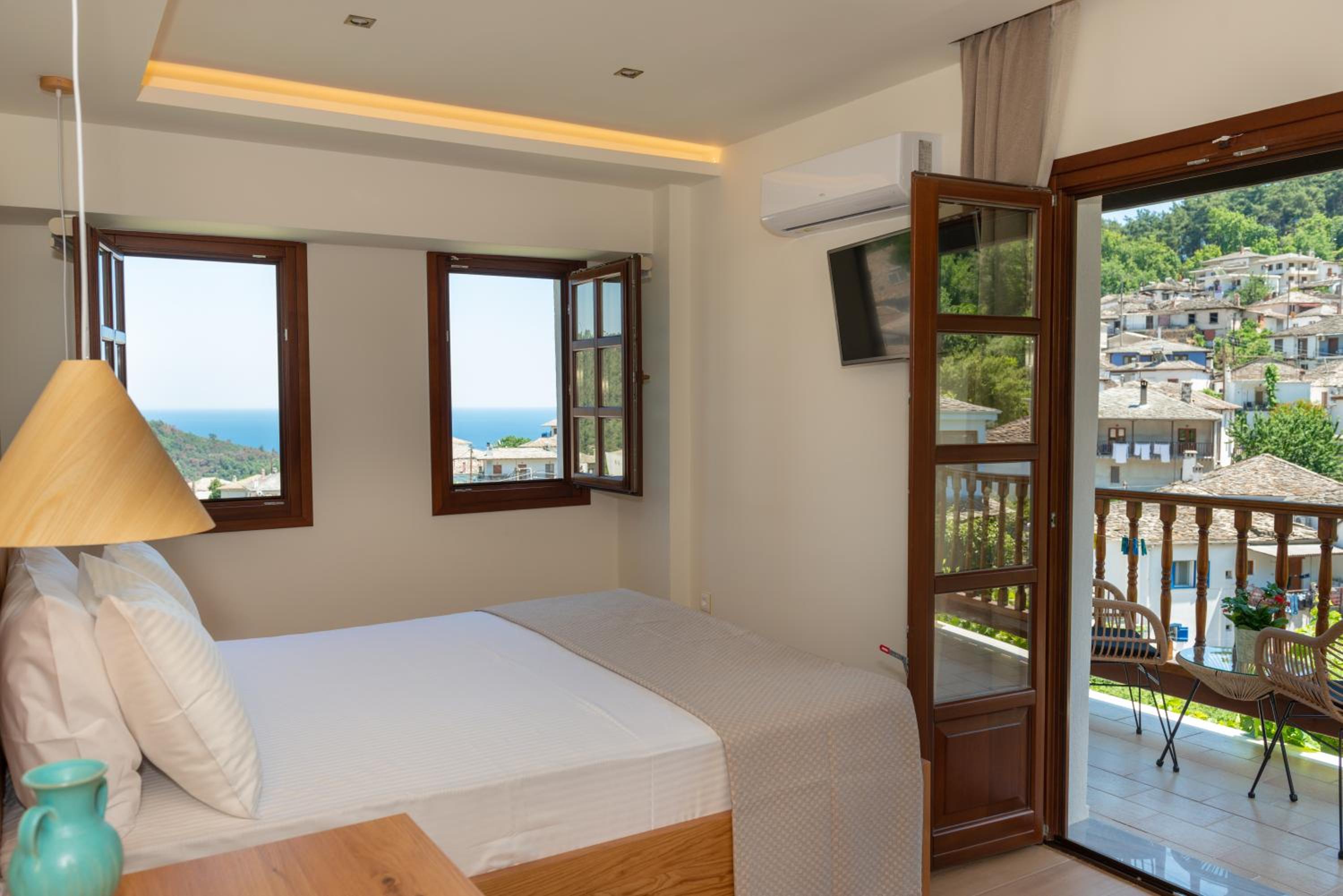 Deluxe Double Room - Photo 1