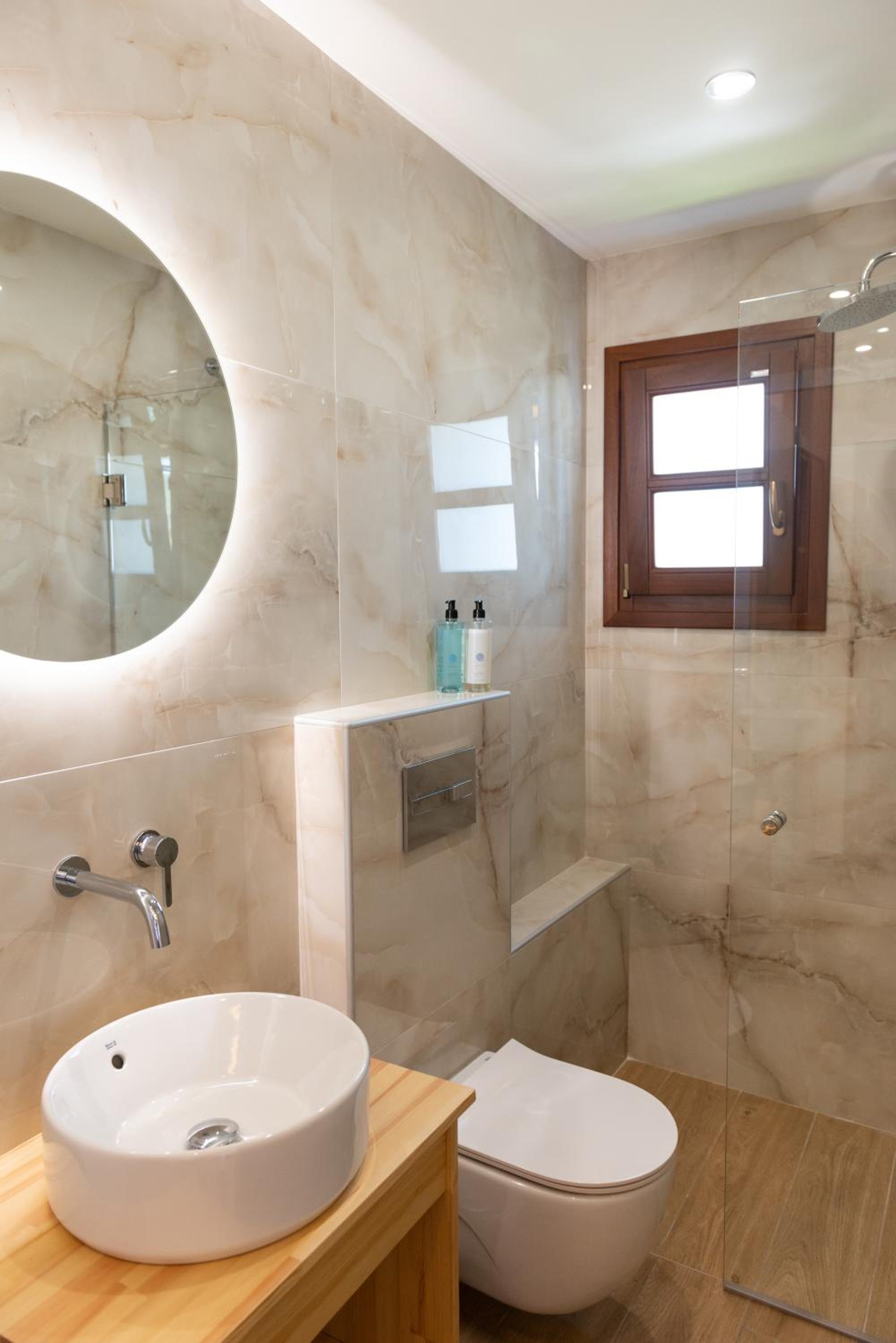 Deluxe Double Room - Photo 16