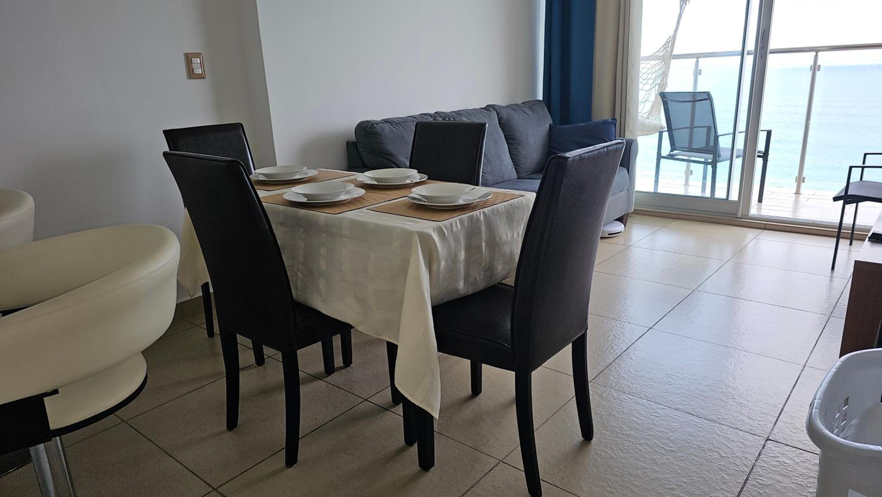 One-Bedroom Apartment with Sea View and Balcony photo 3