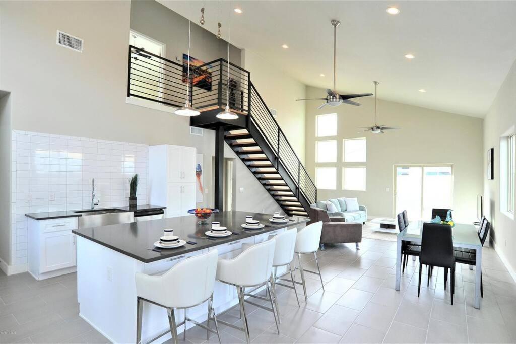 Three-Bedroom House photo 2