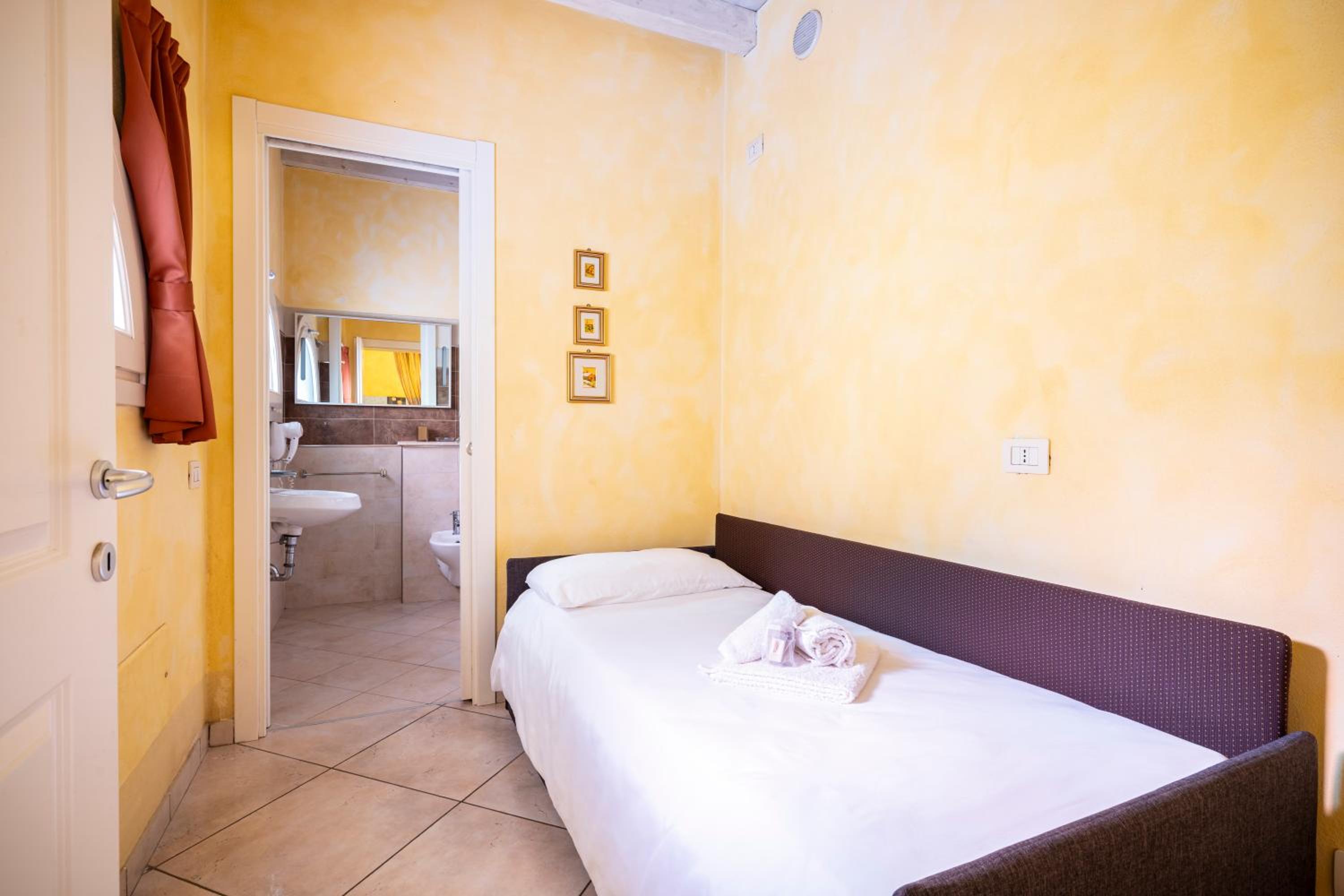 Comfort Quadruple Room - Photo 8