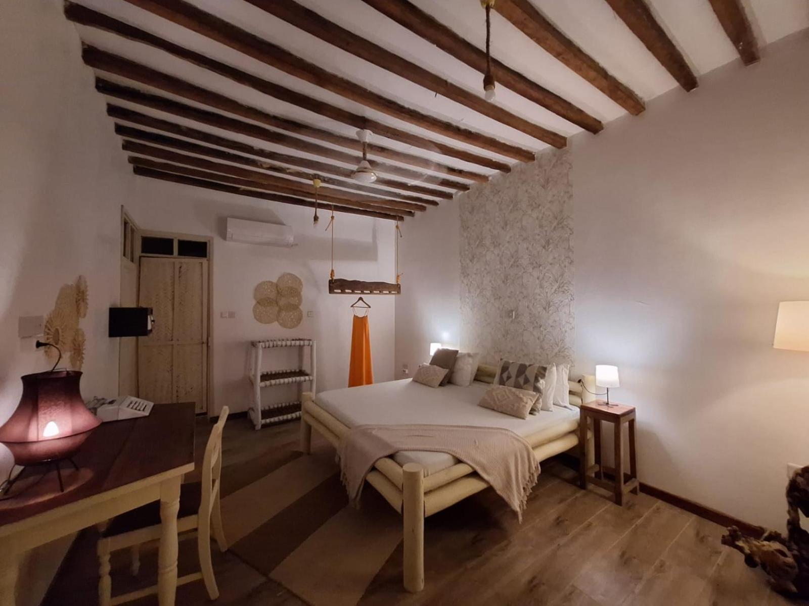 Large Double Room photo 1