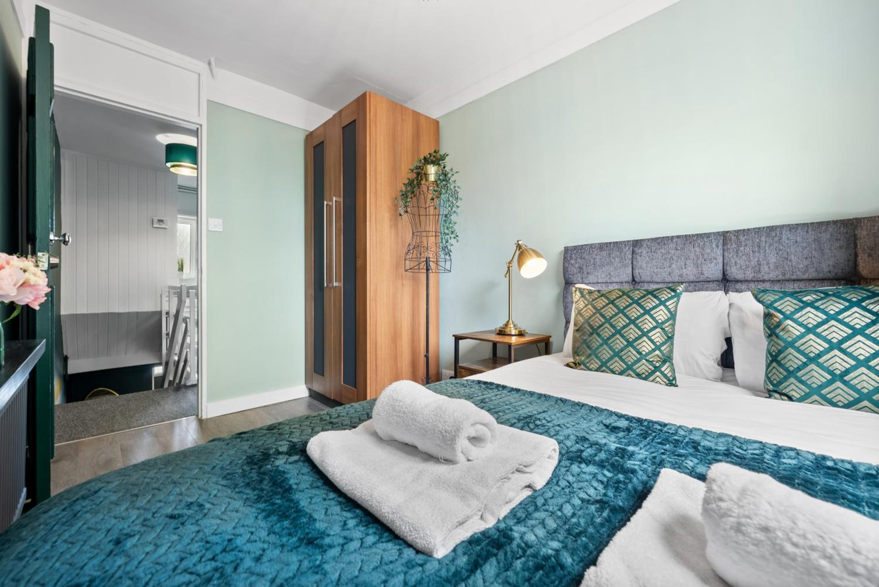 Three-Bedroom Apartment photo 1
