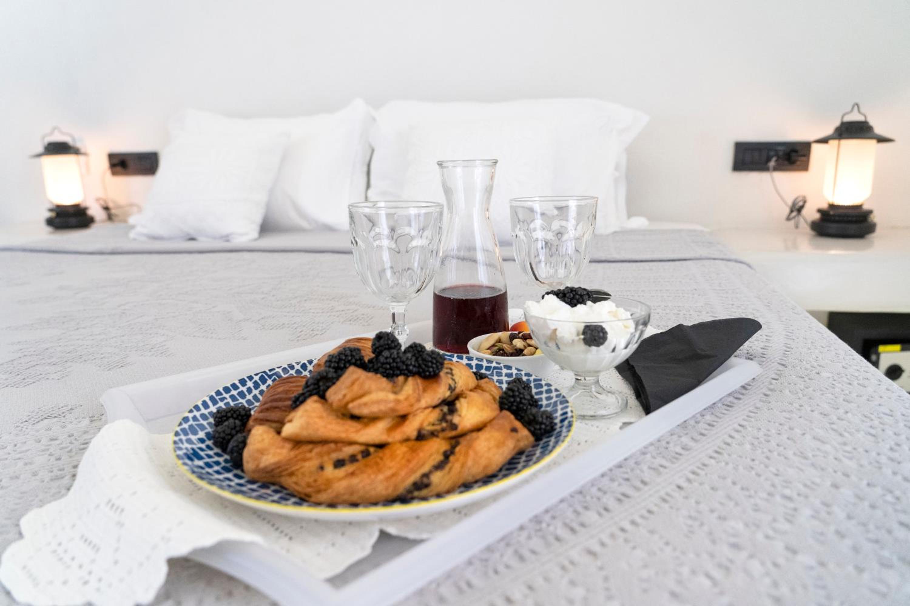 Deluxe Double Room (2 Adults + 1 Child)