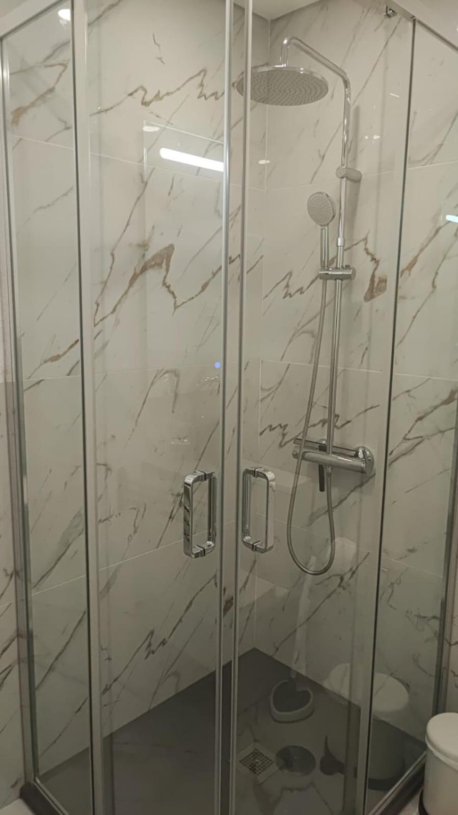 Double or Twin Room with Private Bathroom - Photo 3