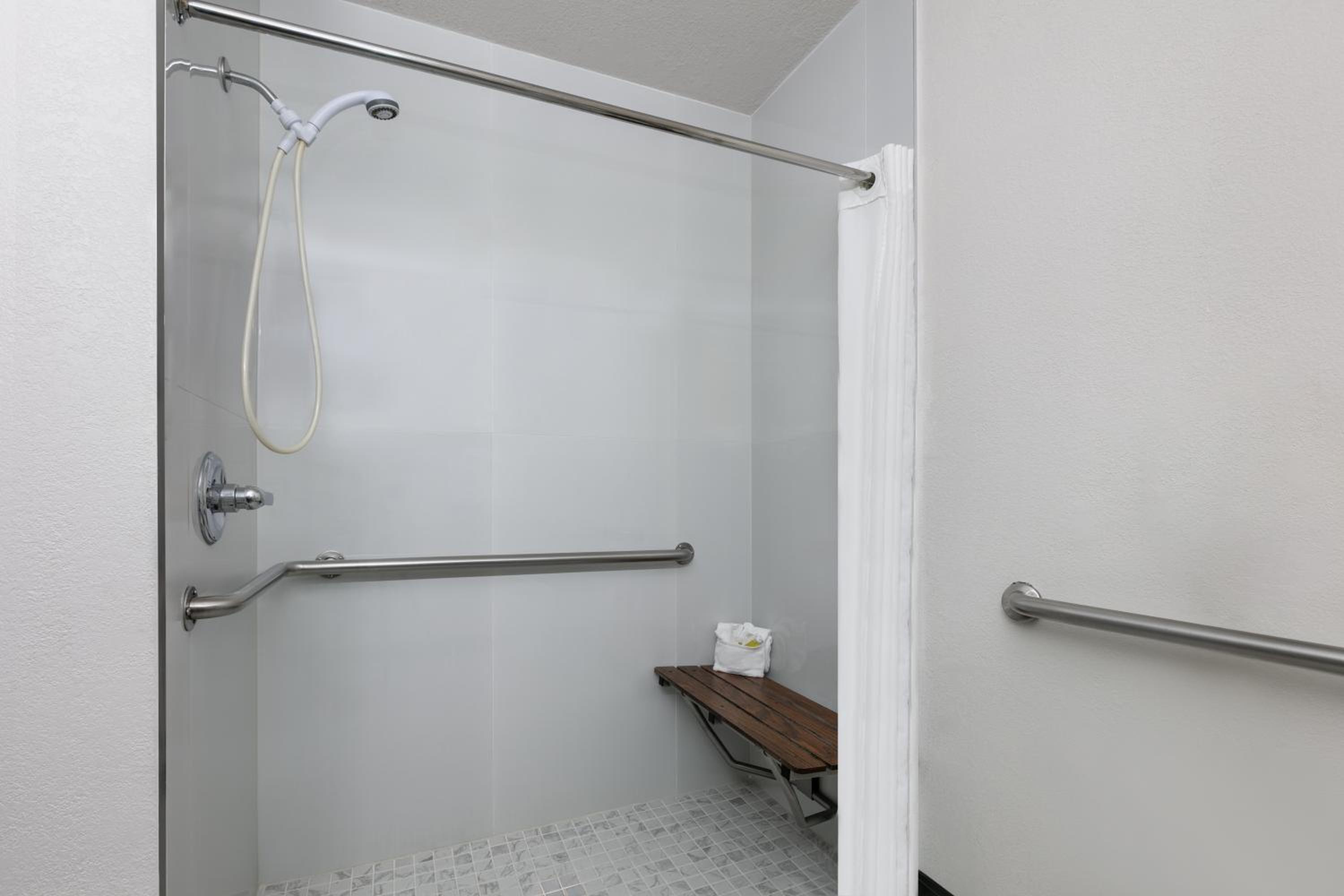 King Room with Roll-In Shower - Mobility/Hearing Accessible - Non-Smoking - Photo 6