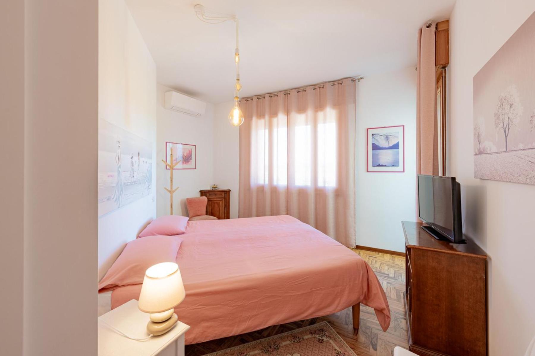 Double or Twin Room with Terrace - Photo 5