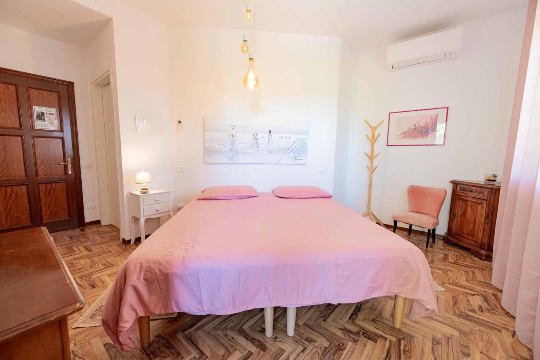 Double or Twin Room with Terrace - Photo 4