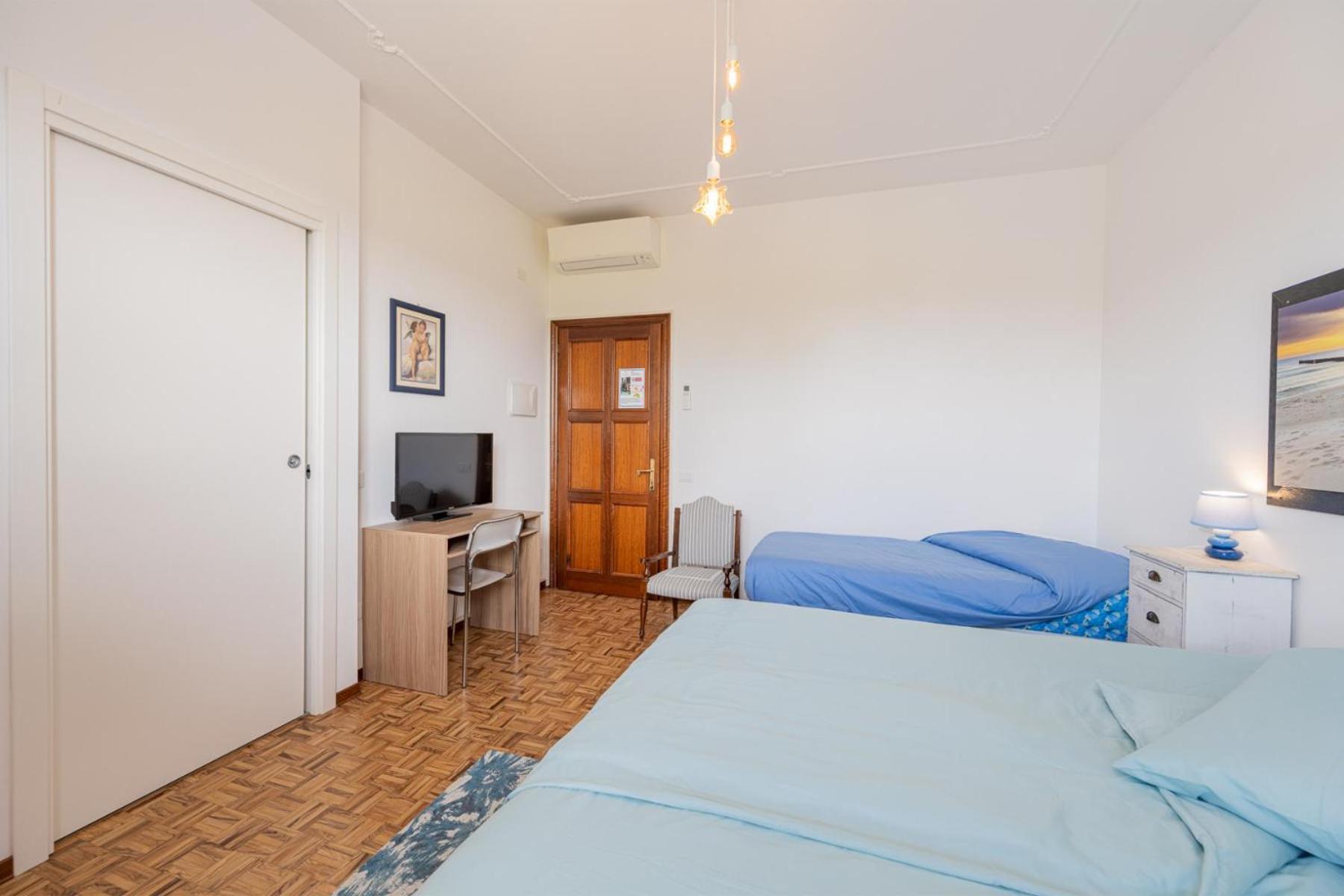 Double or Twin Room - Photo 4