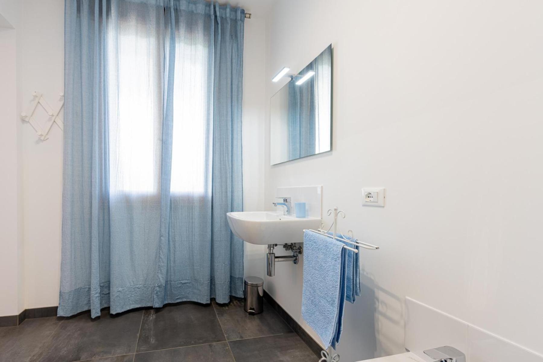 Double or Twin Room - Photo 6