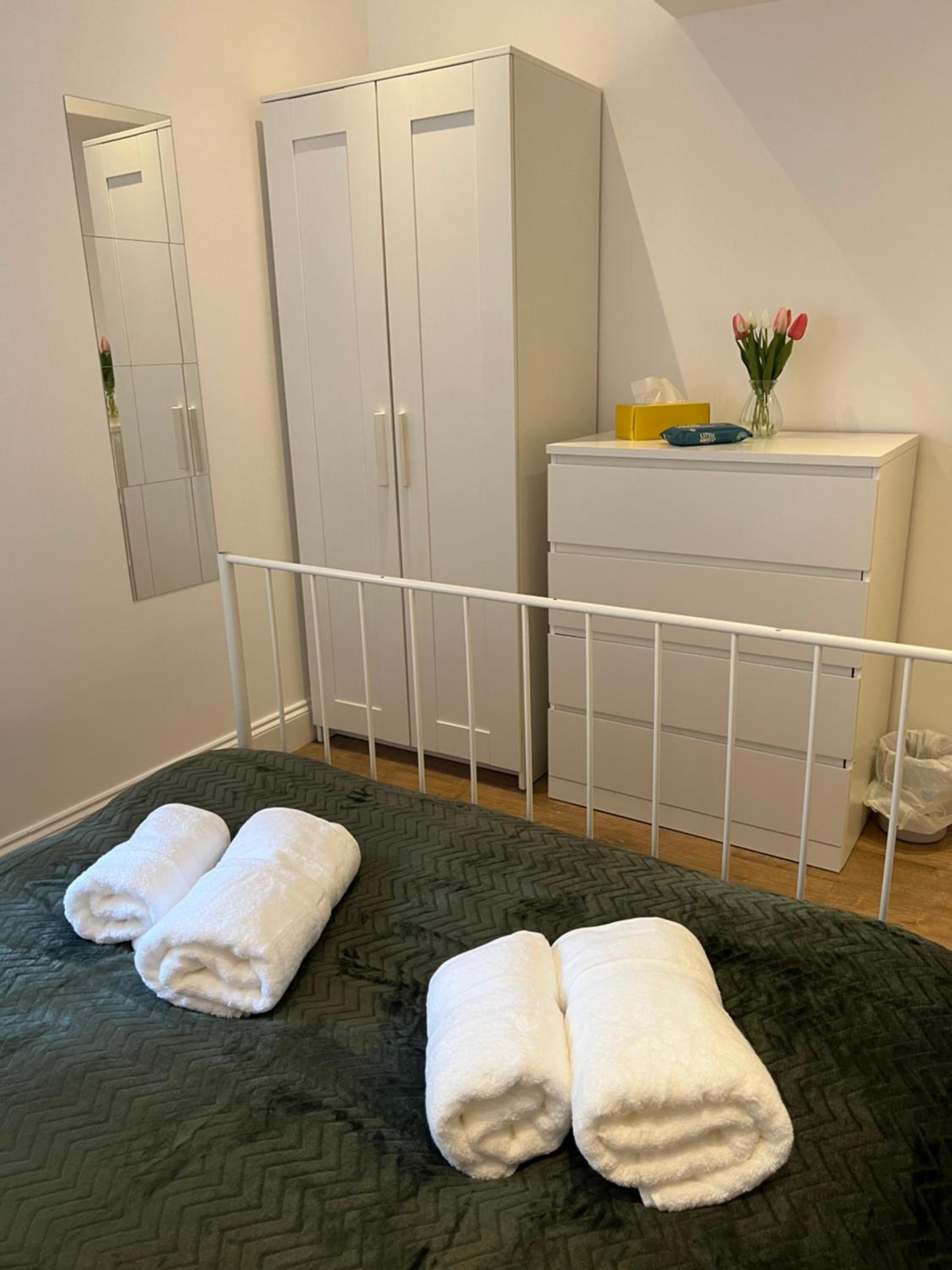 One-Bedroom Apartment with Garden photo 2