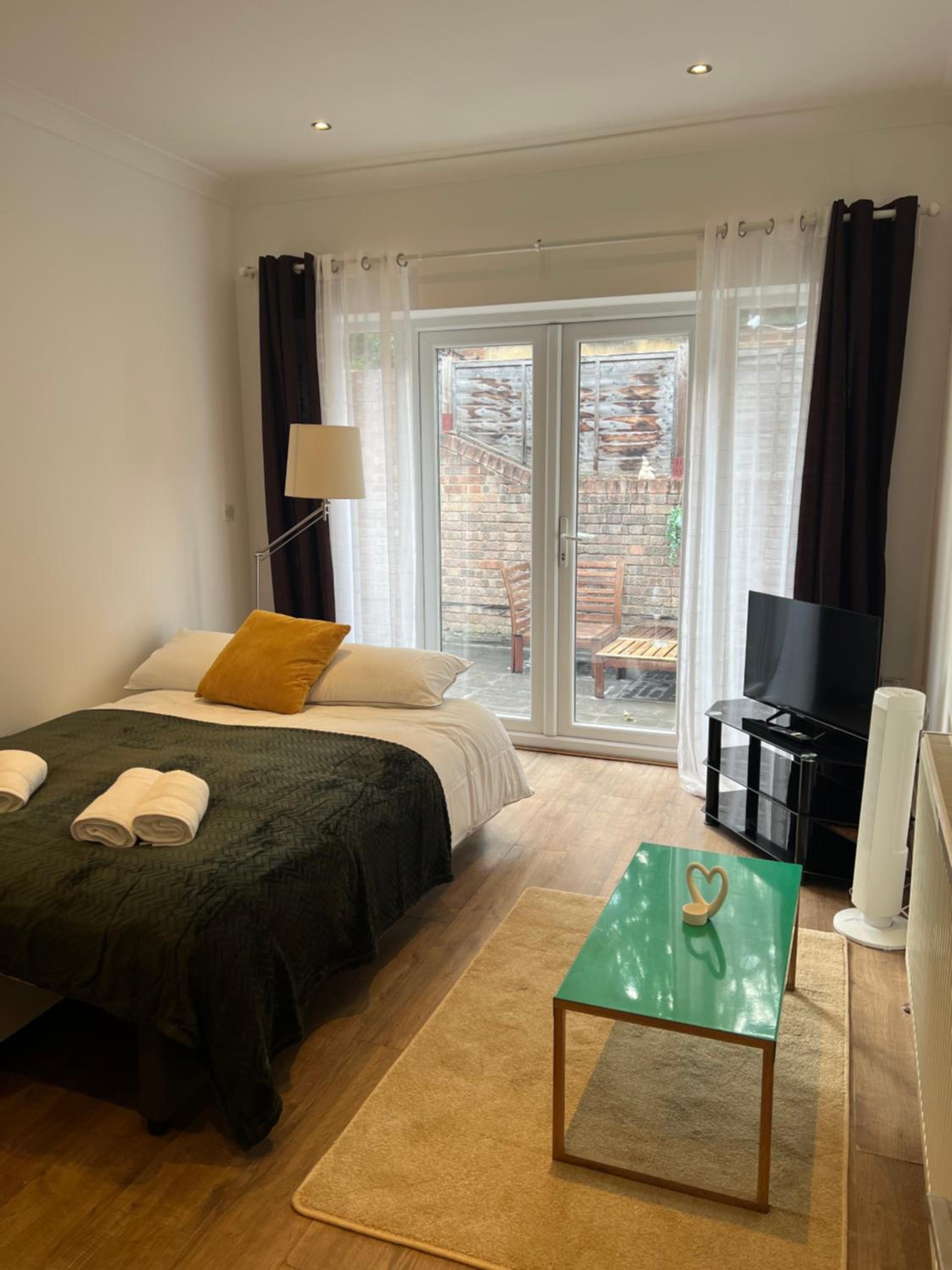 One-Bedroom Apartment with Garden photo 1