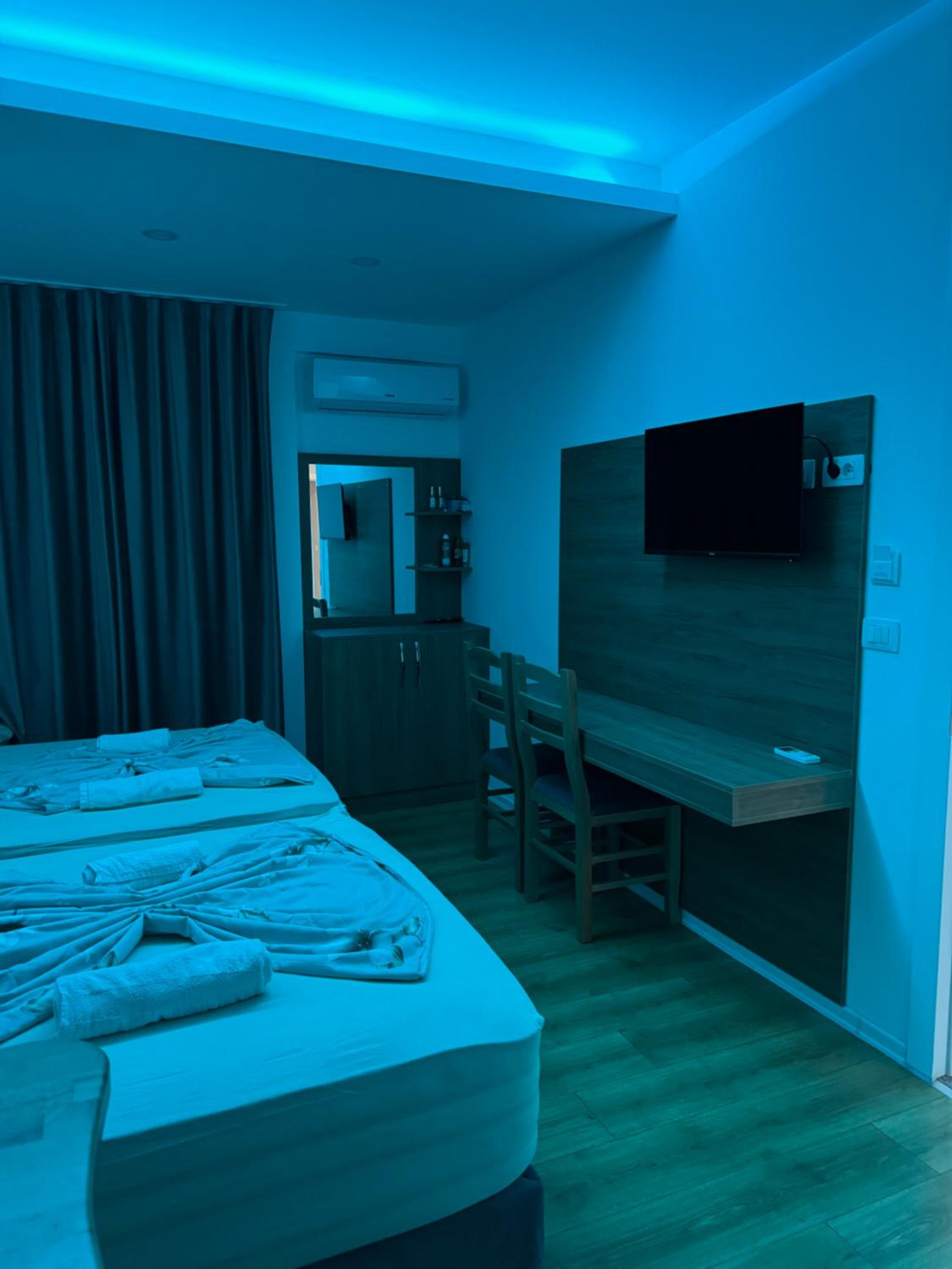Double Room with Private Bathroom photo 2