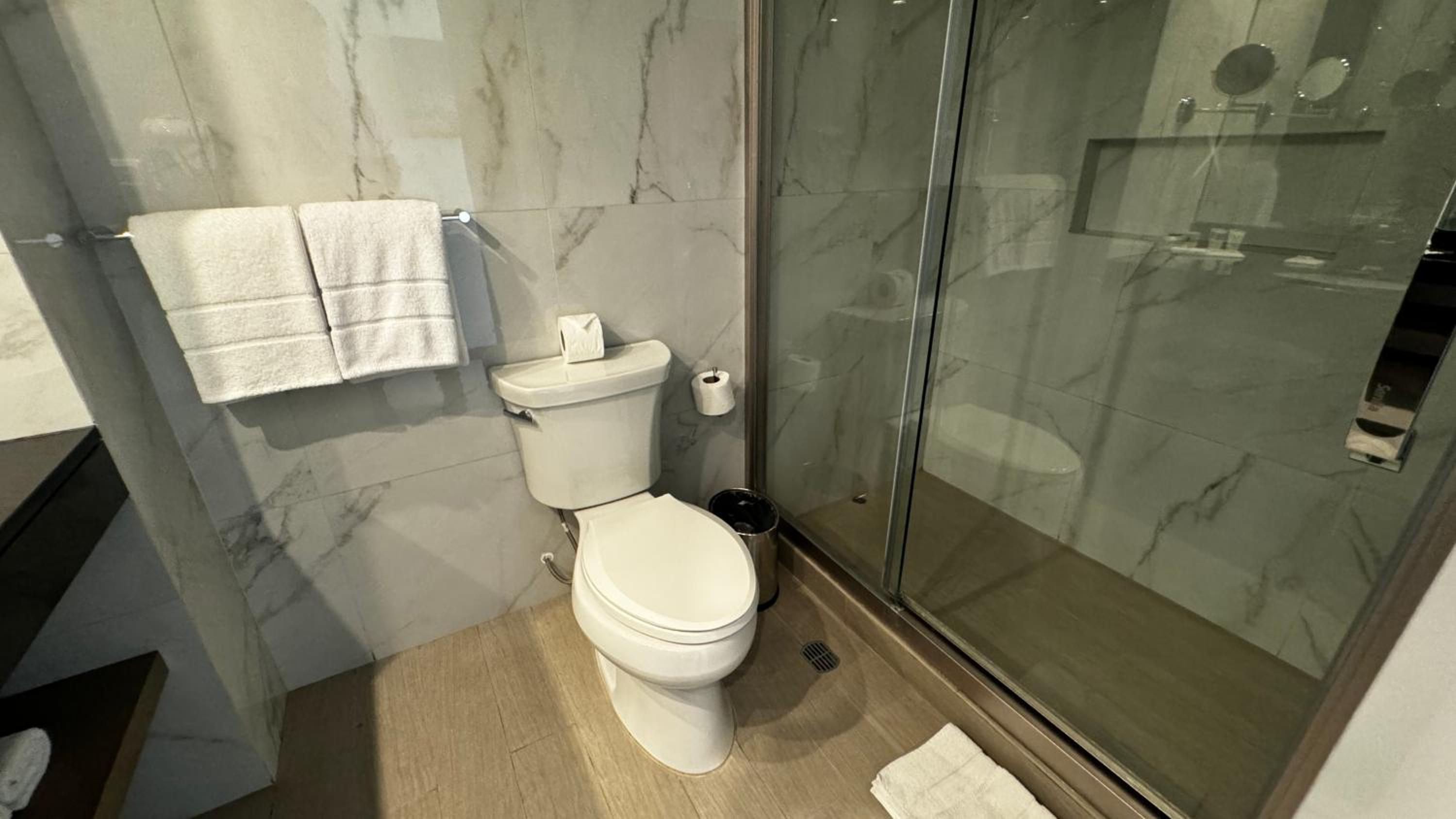 Junior Suite Twin with Partial Ocean View photo 3