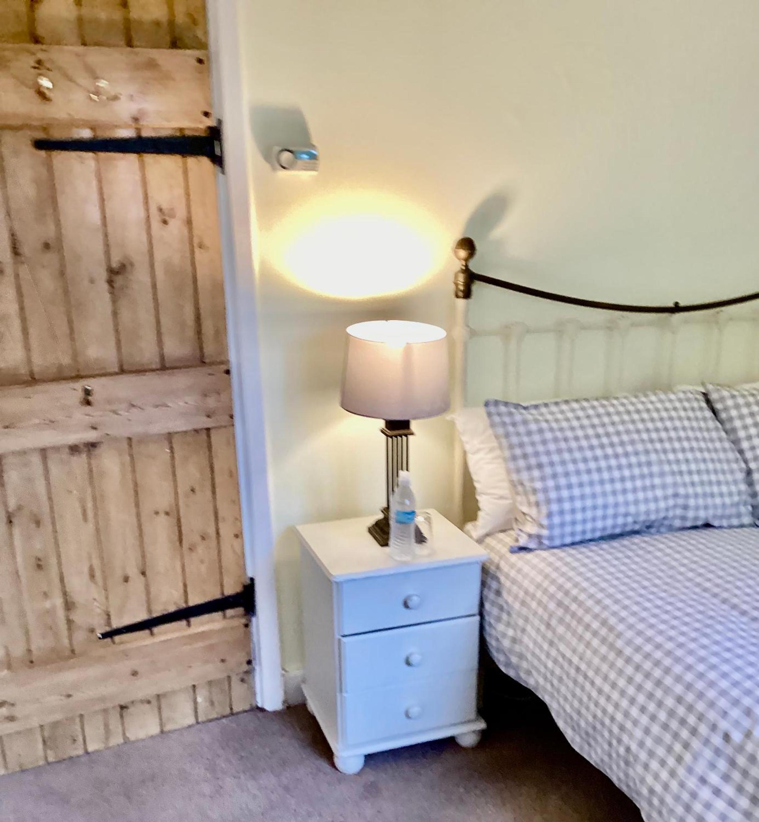 Double Room with Shared Bathroom photo 3