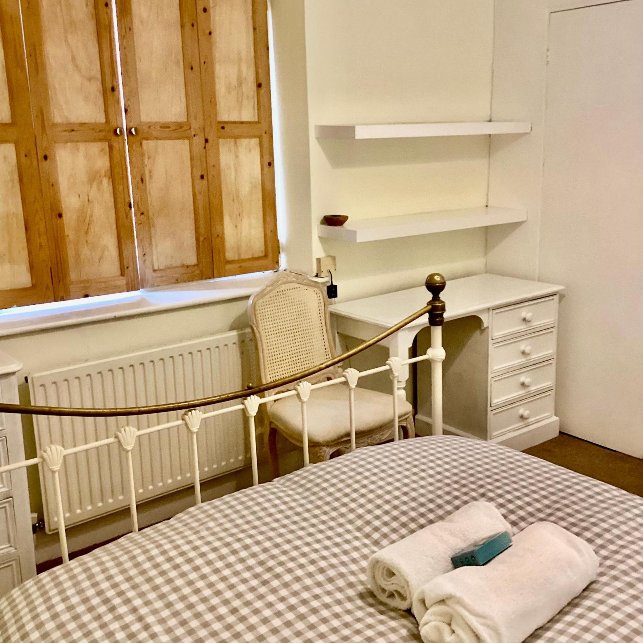 Double Room with Shared Bathroom photo 2