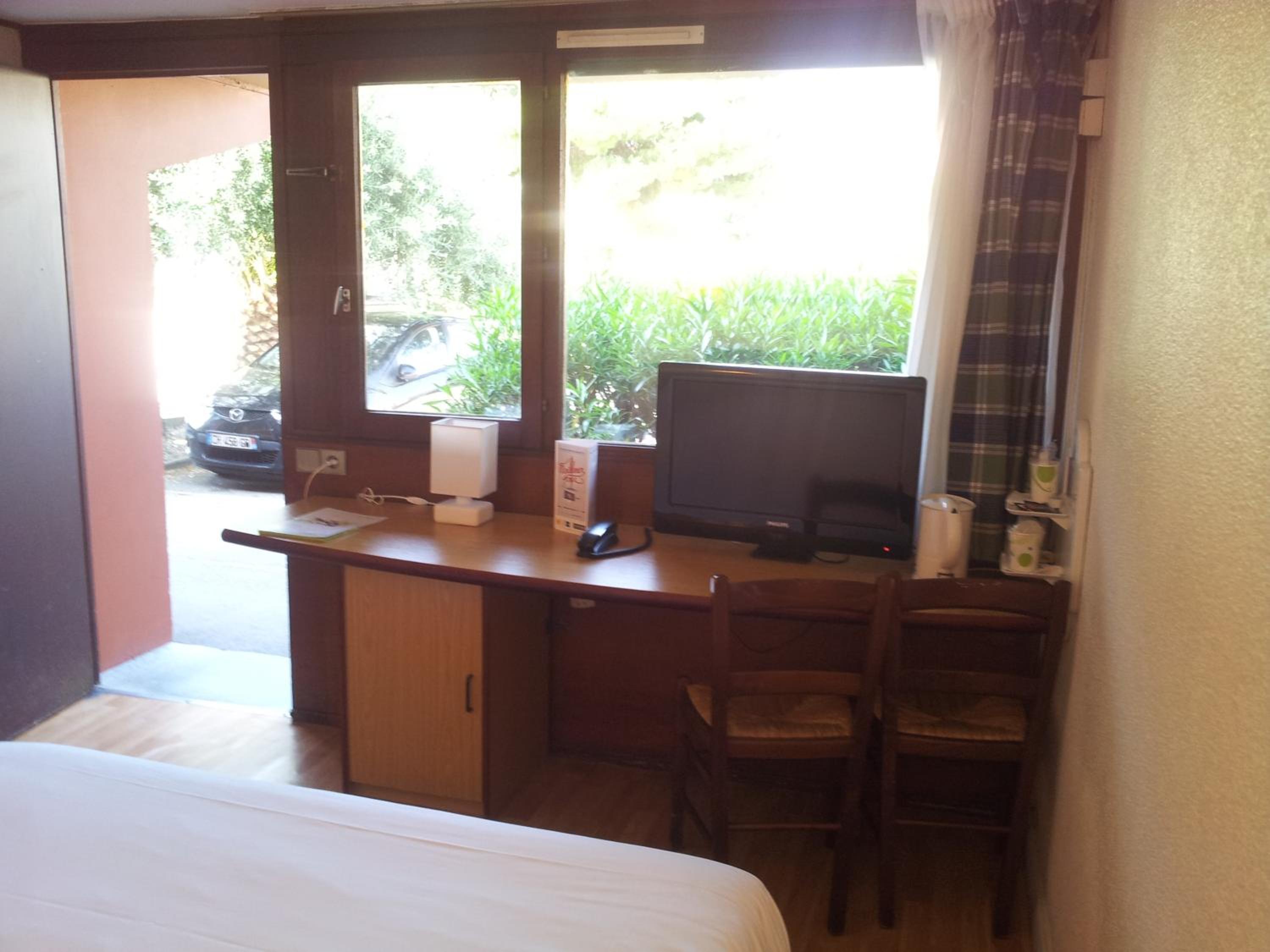 Triple Room (2 Single Beds + 1 Junior Bed)