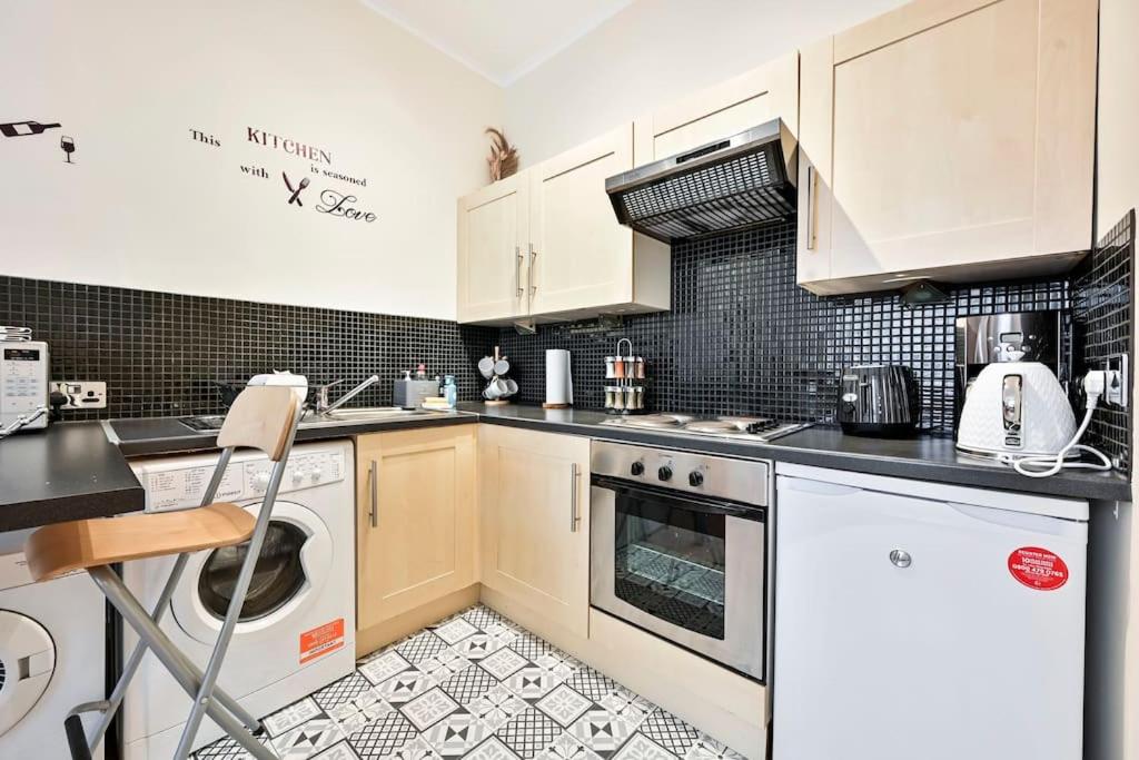 One-Bedroom Apartment photo 2