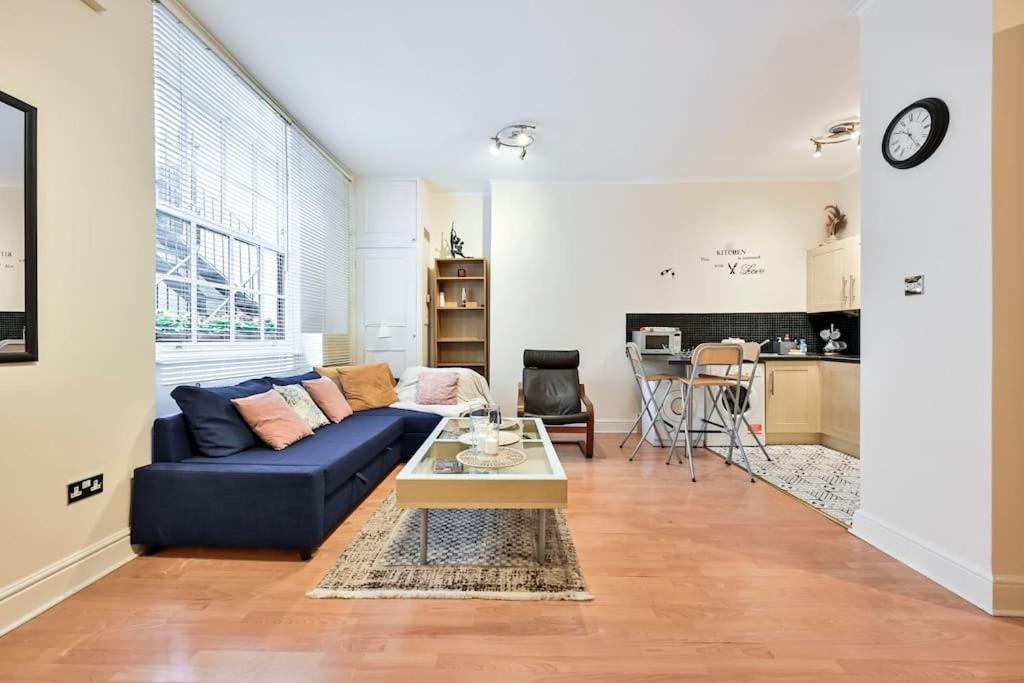 One-Bedroom Apartment photo 3