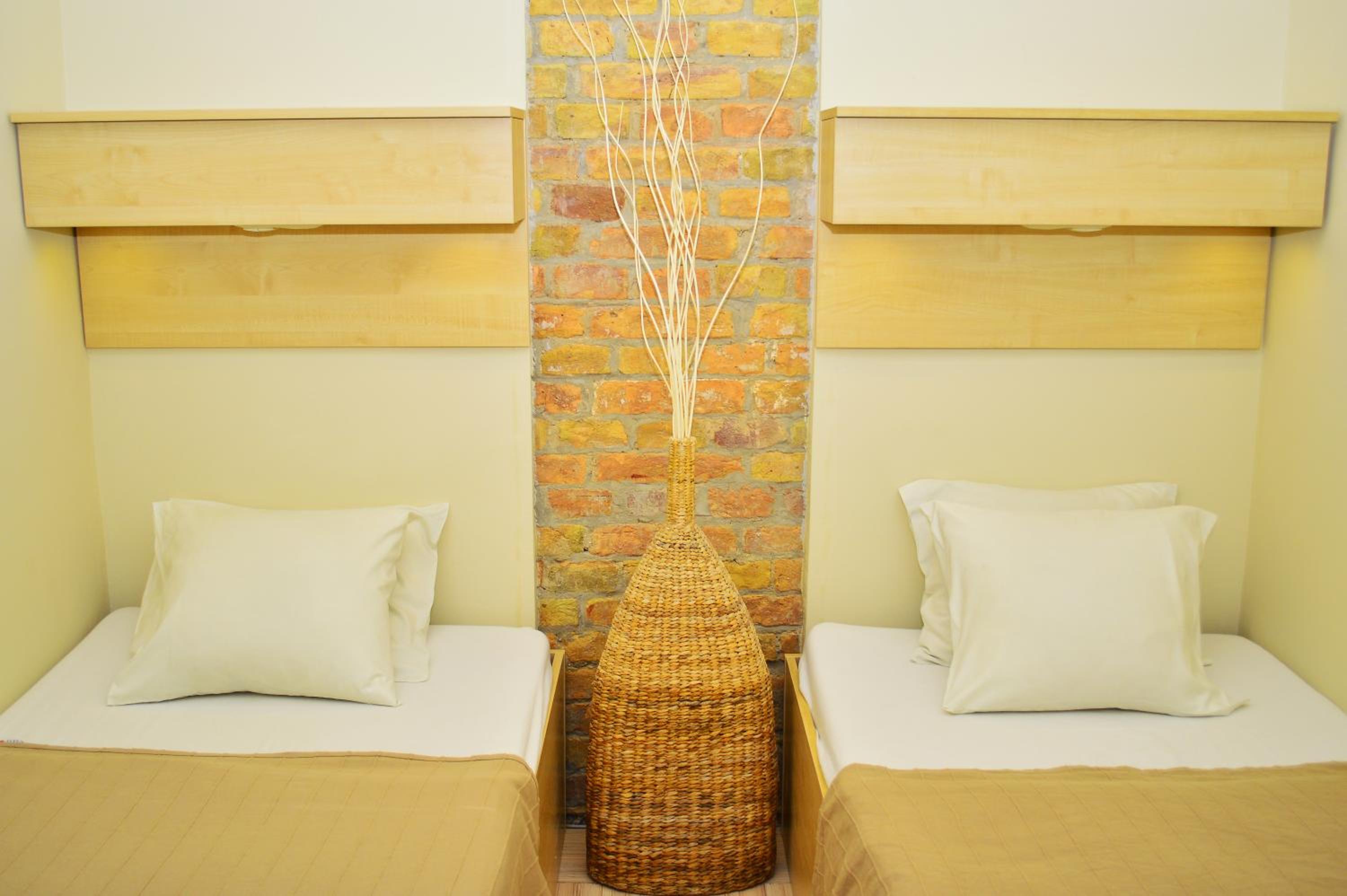 Double or Twin Room - Photo 4