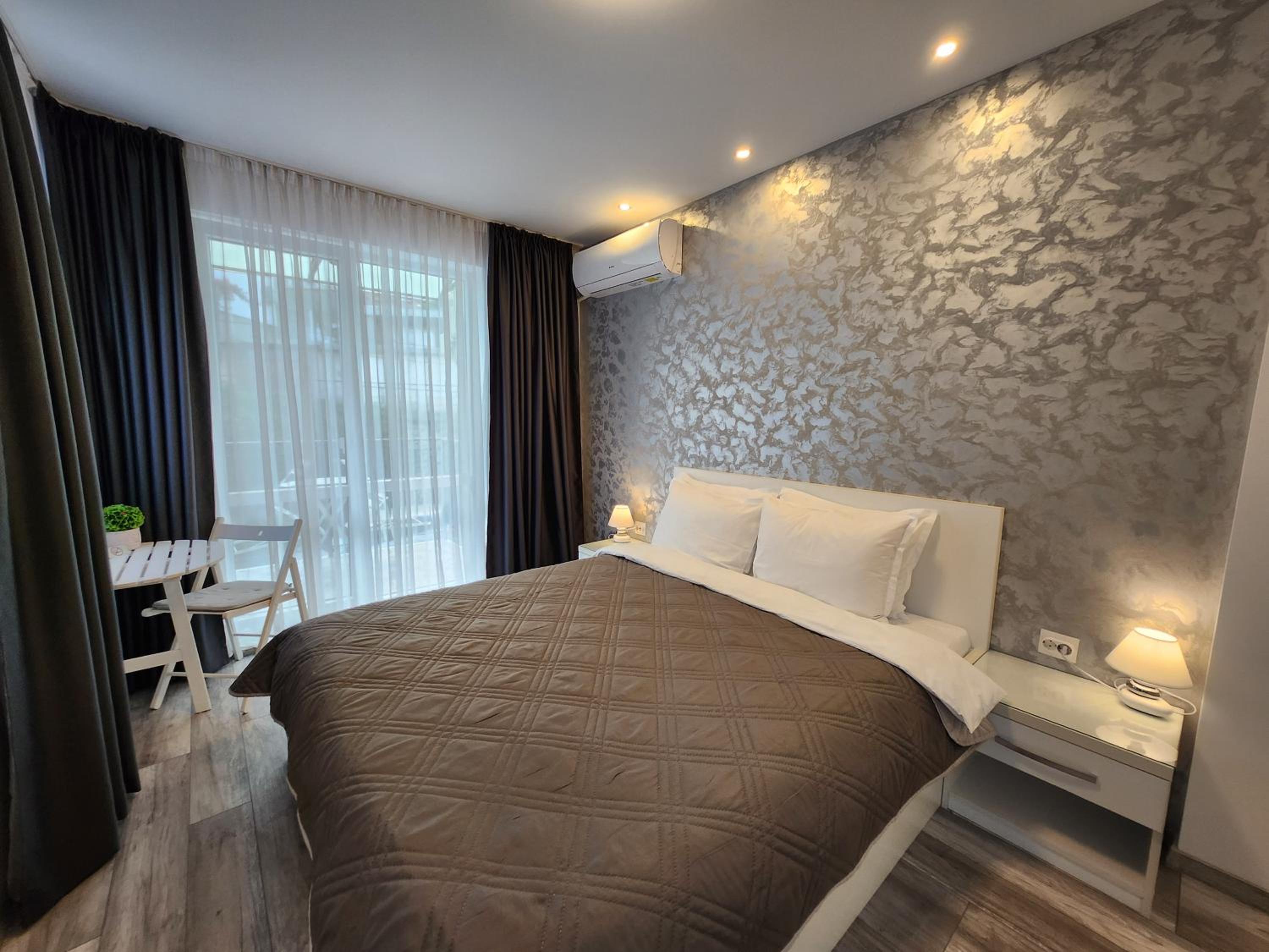 Deluxe Double Room with Balcony photo 2