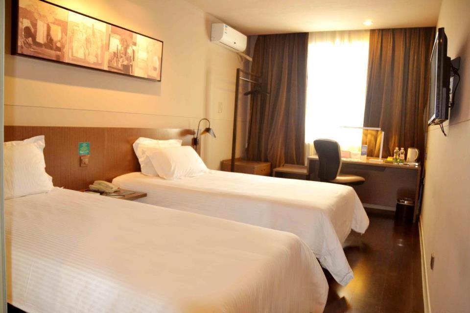 Business Twin Bed Suite photo 2