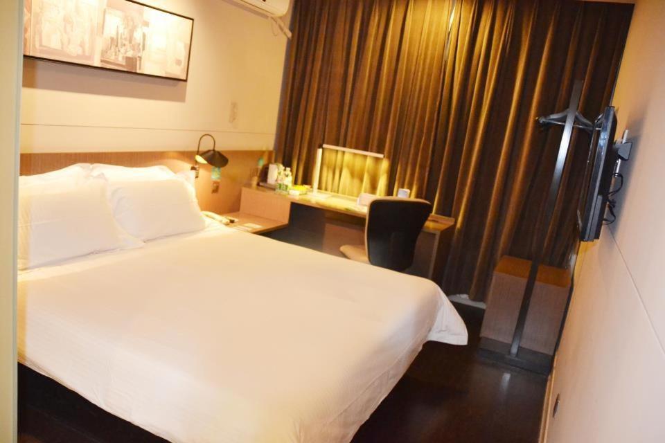 Superior Double Room with Audio photo 1