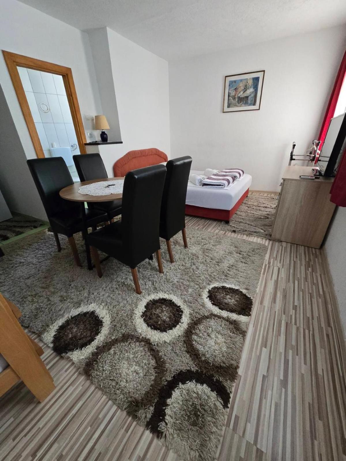 Two-Bedroom Deluxe Apartment photo 2
