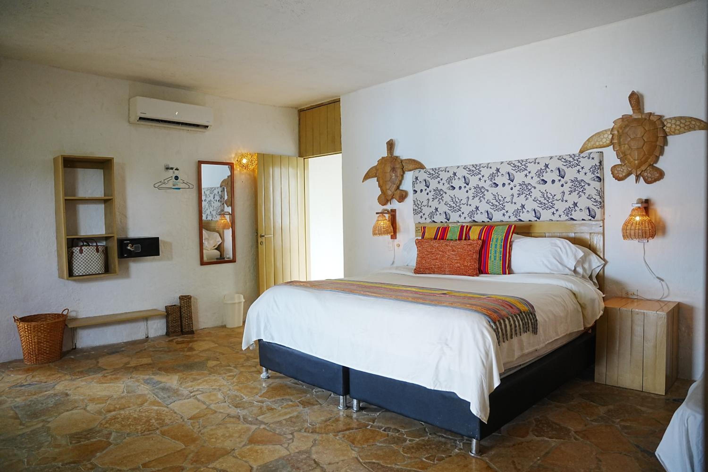 Deluxe Suite with Sea View photo 3