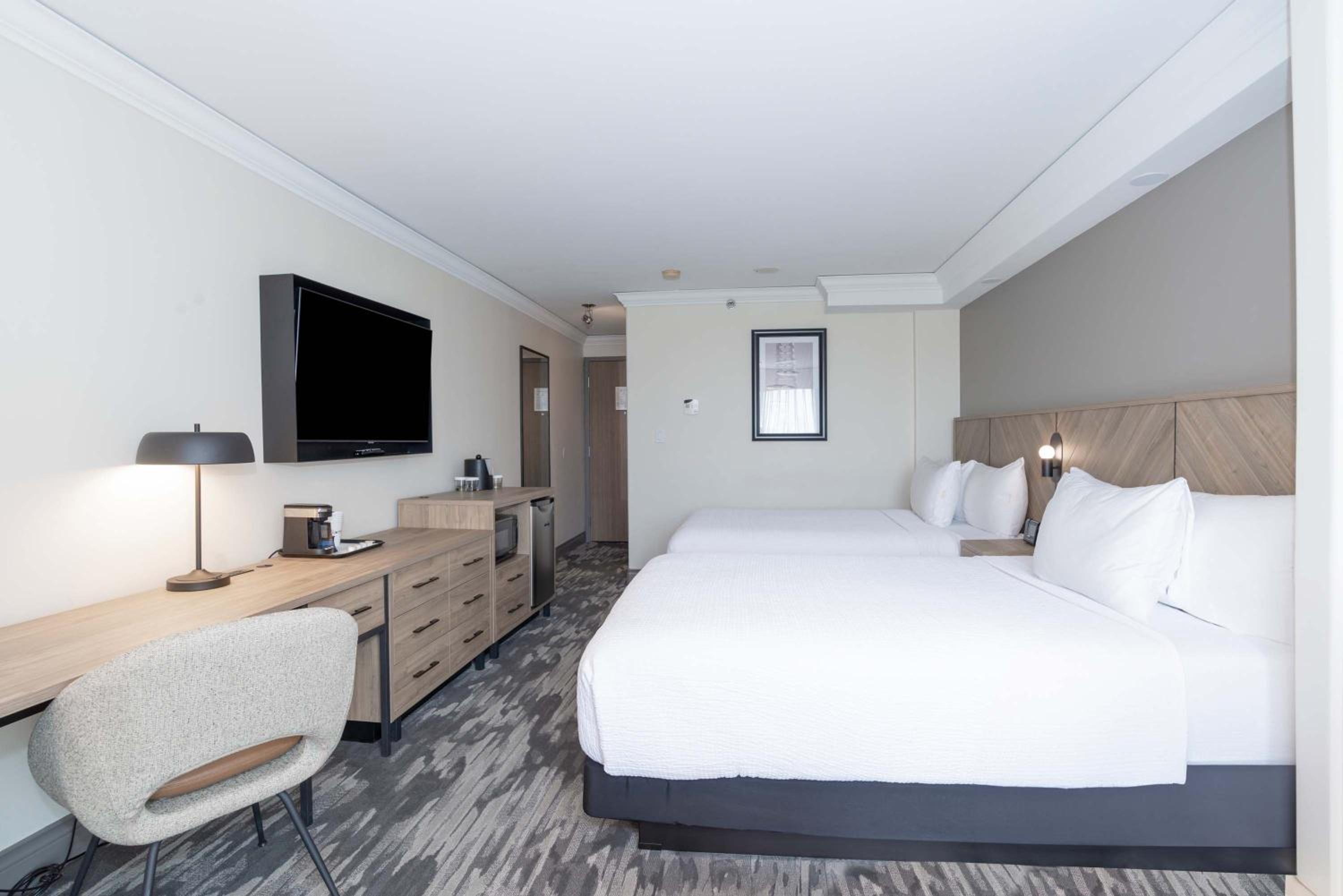 Standard Room, 2 Queen Beds - Photo 3