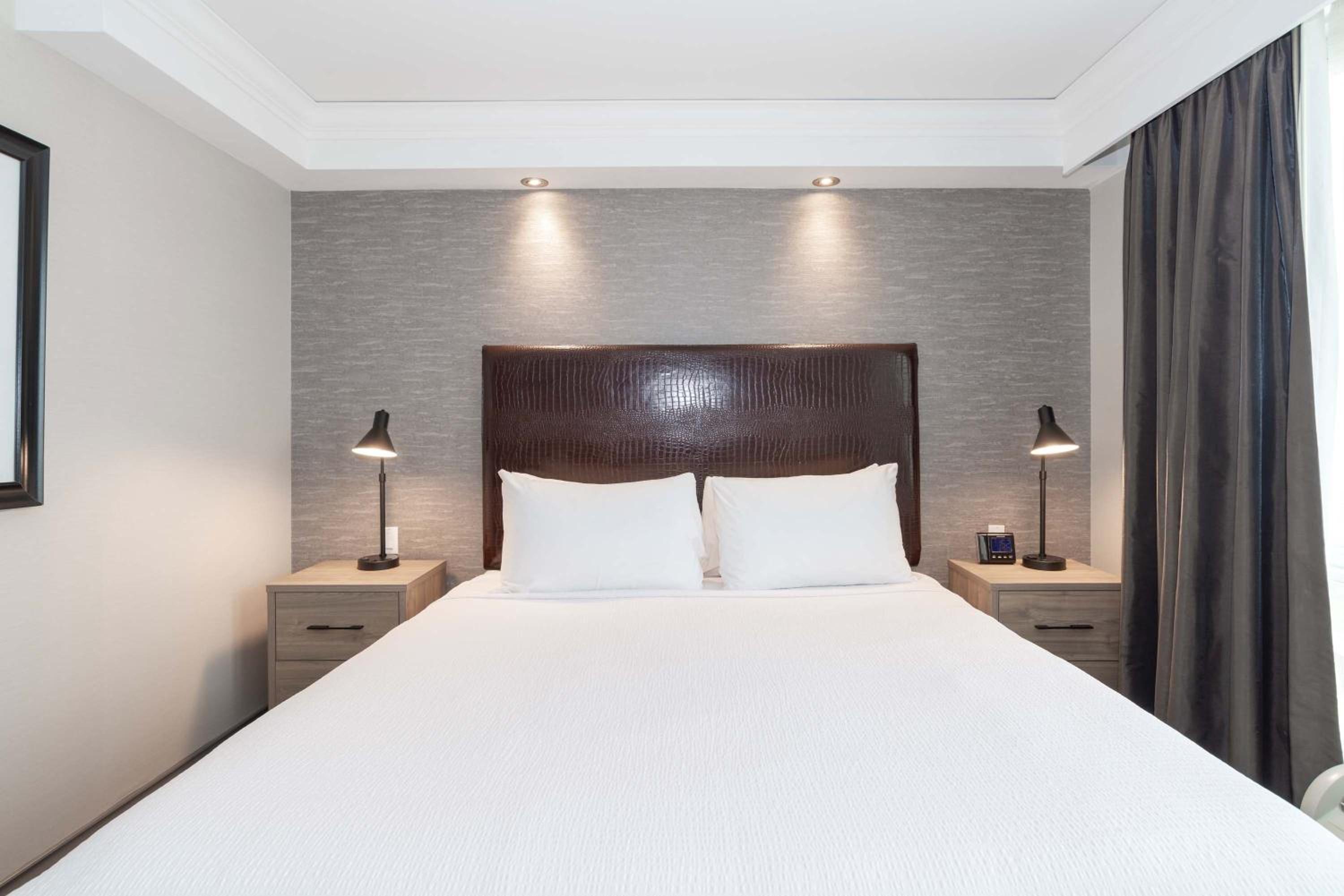 Standard Suite, 1 King Bed, Kitchen, Washer Dryer - Photo 3