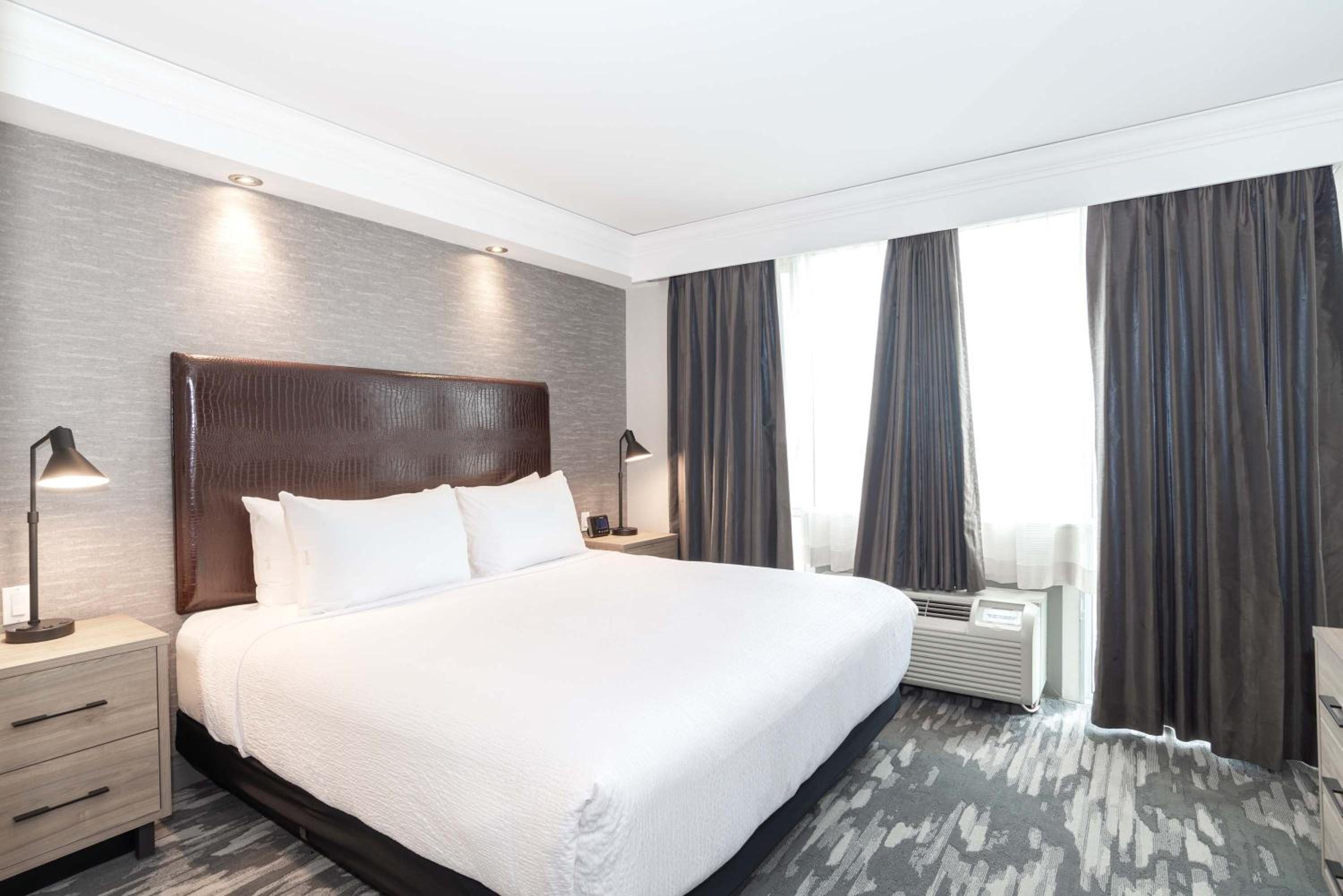 Standard Suite, 1 King Bed, Kitchen, Washer Dryer - Photo 1