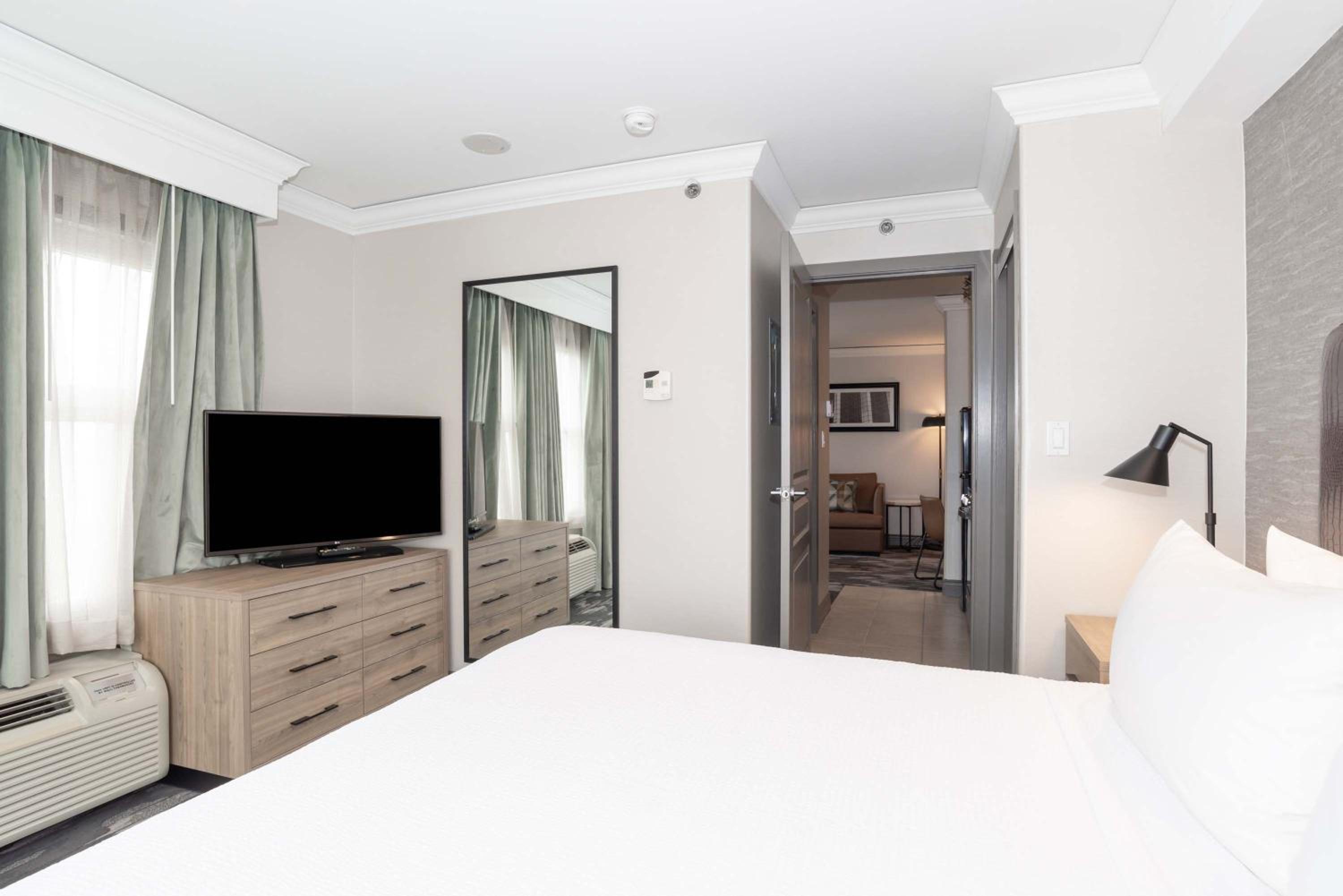 Standard Suite, 1 King Bed, Sofa Bed, Kitchenette - Photo 3
