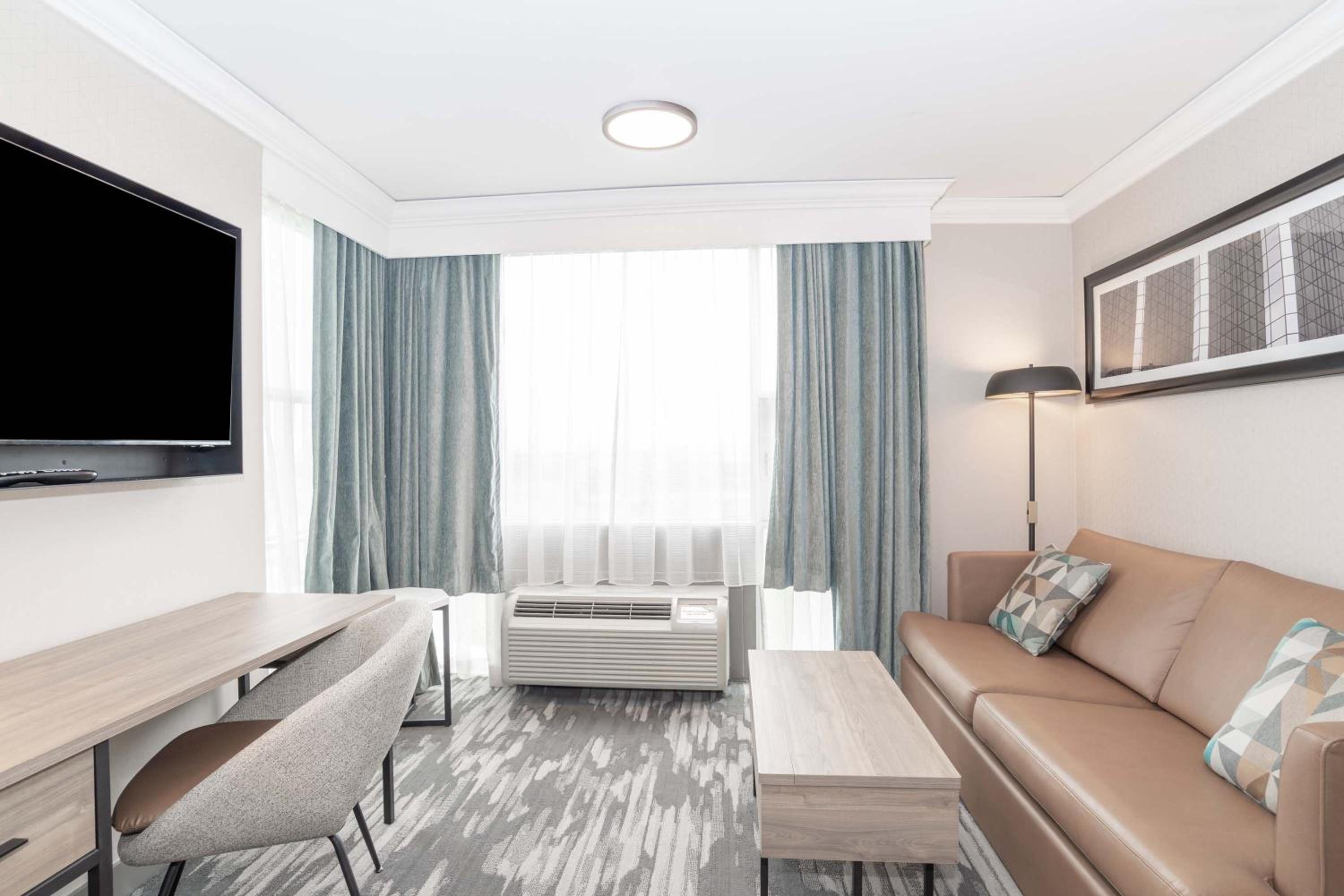 Standard Suite, 1 King Bed, Kitchenette - Photo 6
